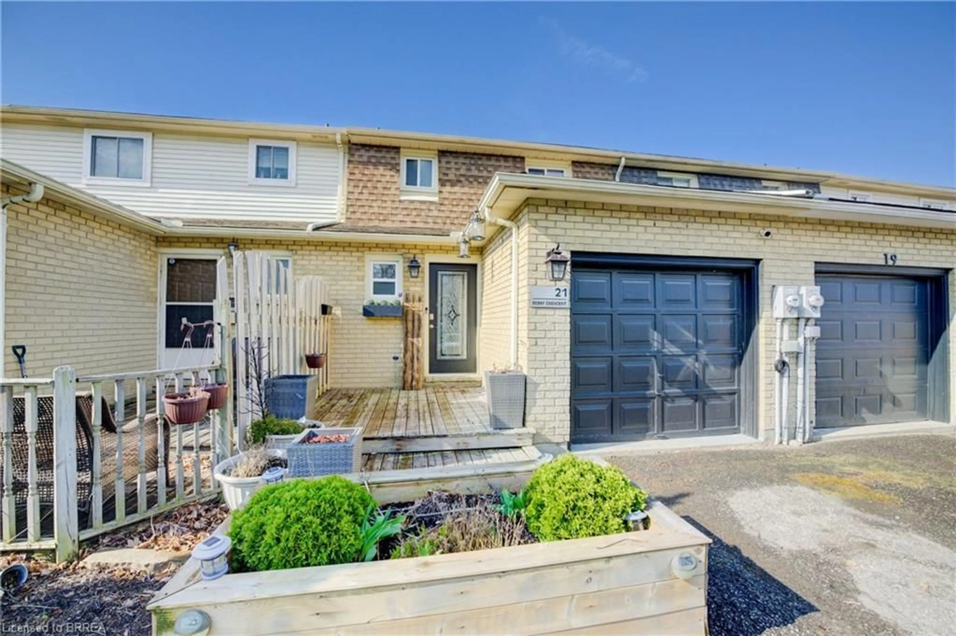 Home with brick exterior material, street for 21 Romy Cres, Thorold Ontario L2V 4L1
