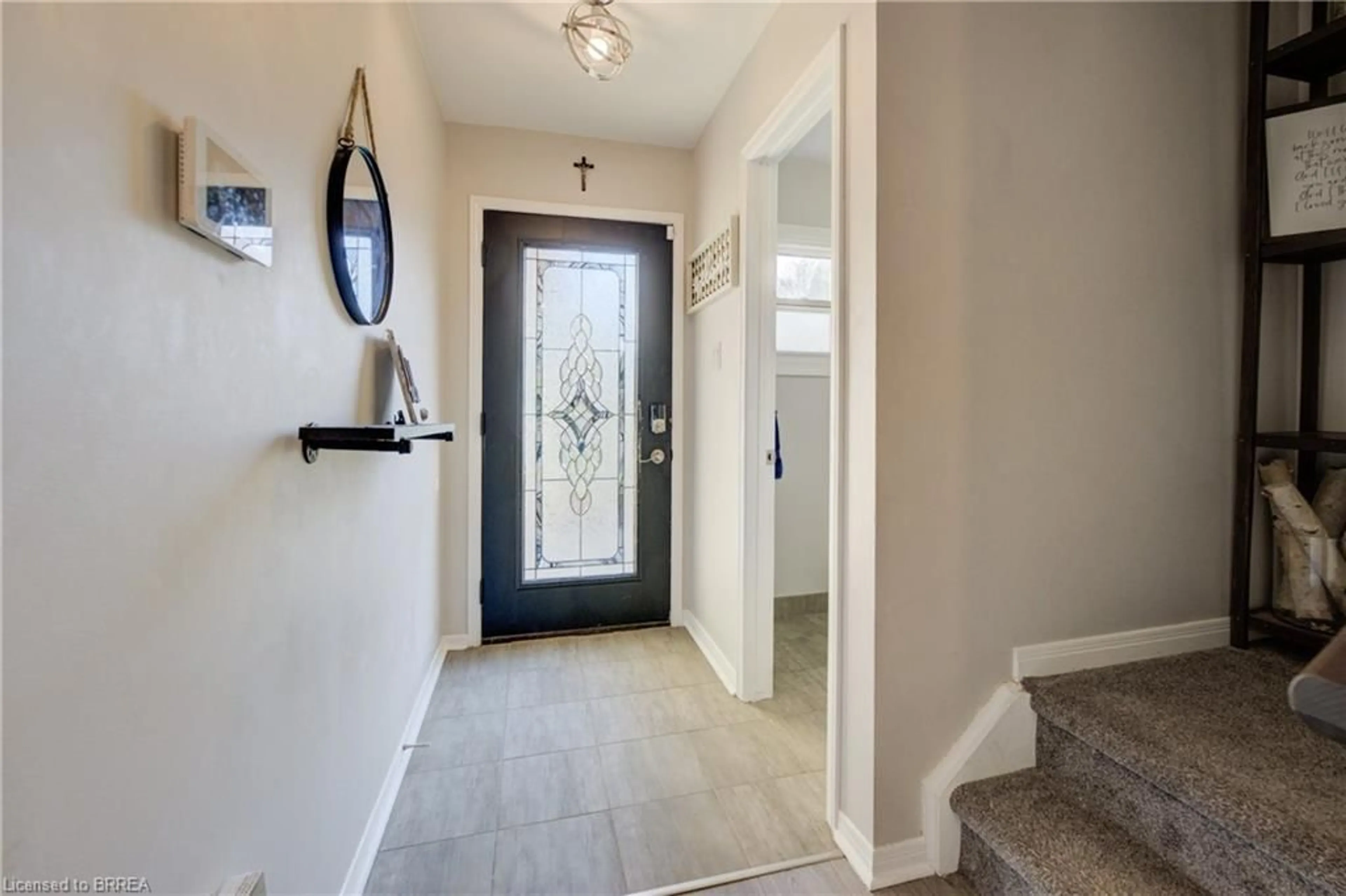 Indoor entryway for 21 Romy Cres, Thorold Ontario L2V 4L1