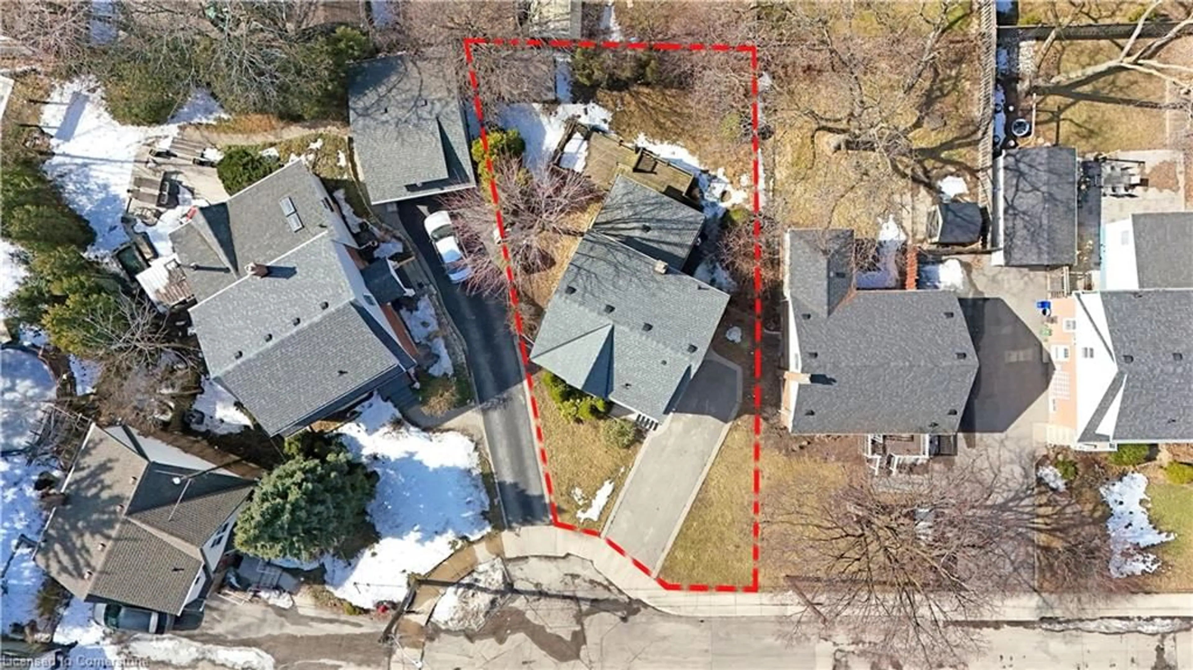 A pic from outside/outdoor area/front of a property/back of a property/a pic from drone, street for 76 Cloverhill Rd, Hamilton Ontario L9C 3L7