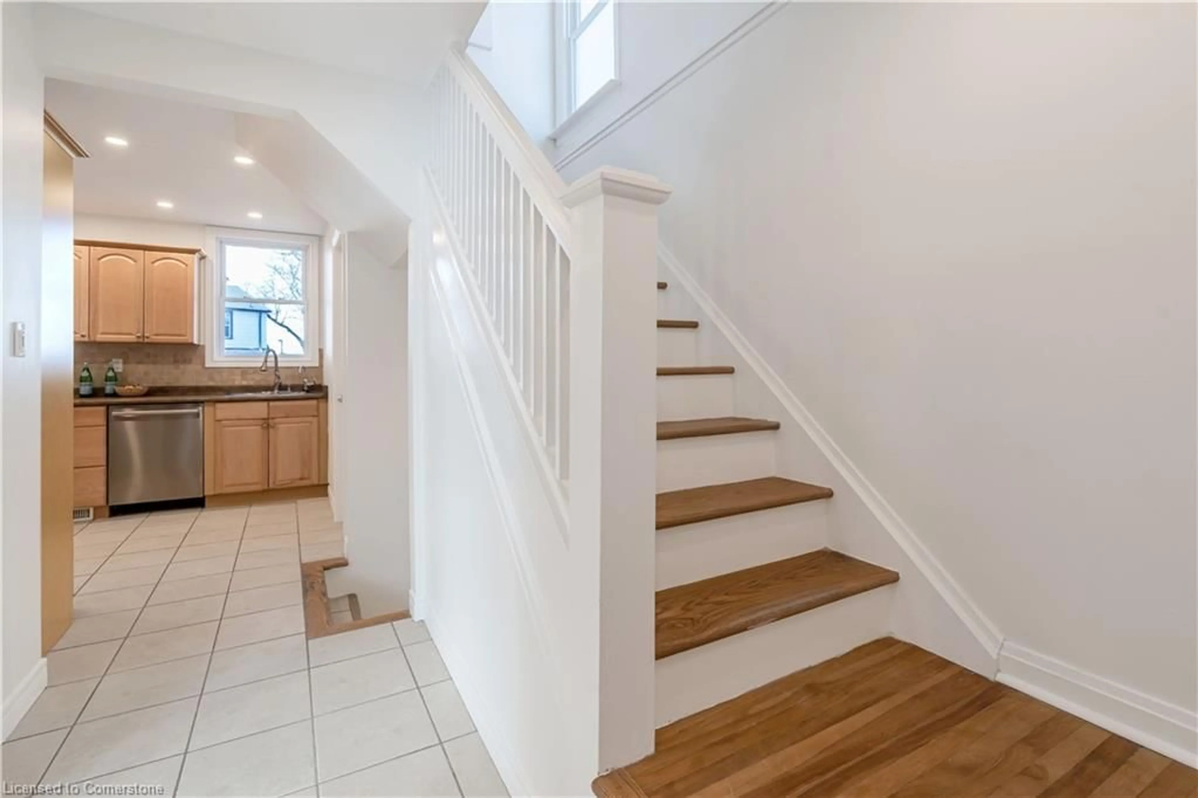 Stairs for 76 Cloverhill Rd, Hamilton Ontario L9C 3L7