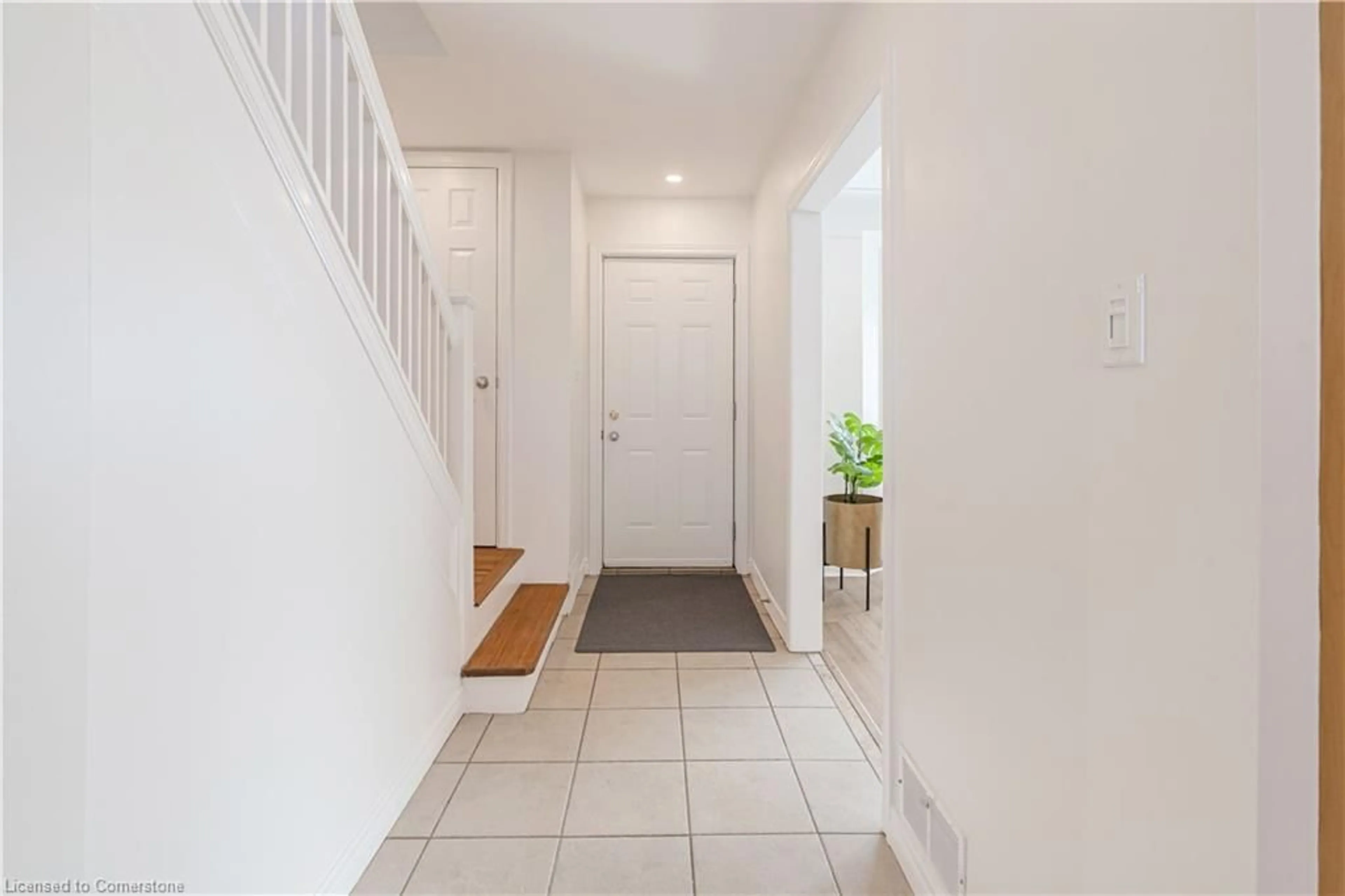 Indoor entryway for 76 Cloverhill Rd, Hamilton Ontario L9C 3L7