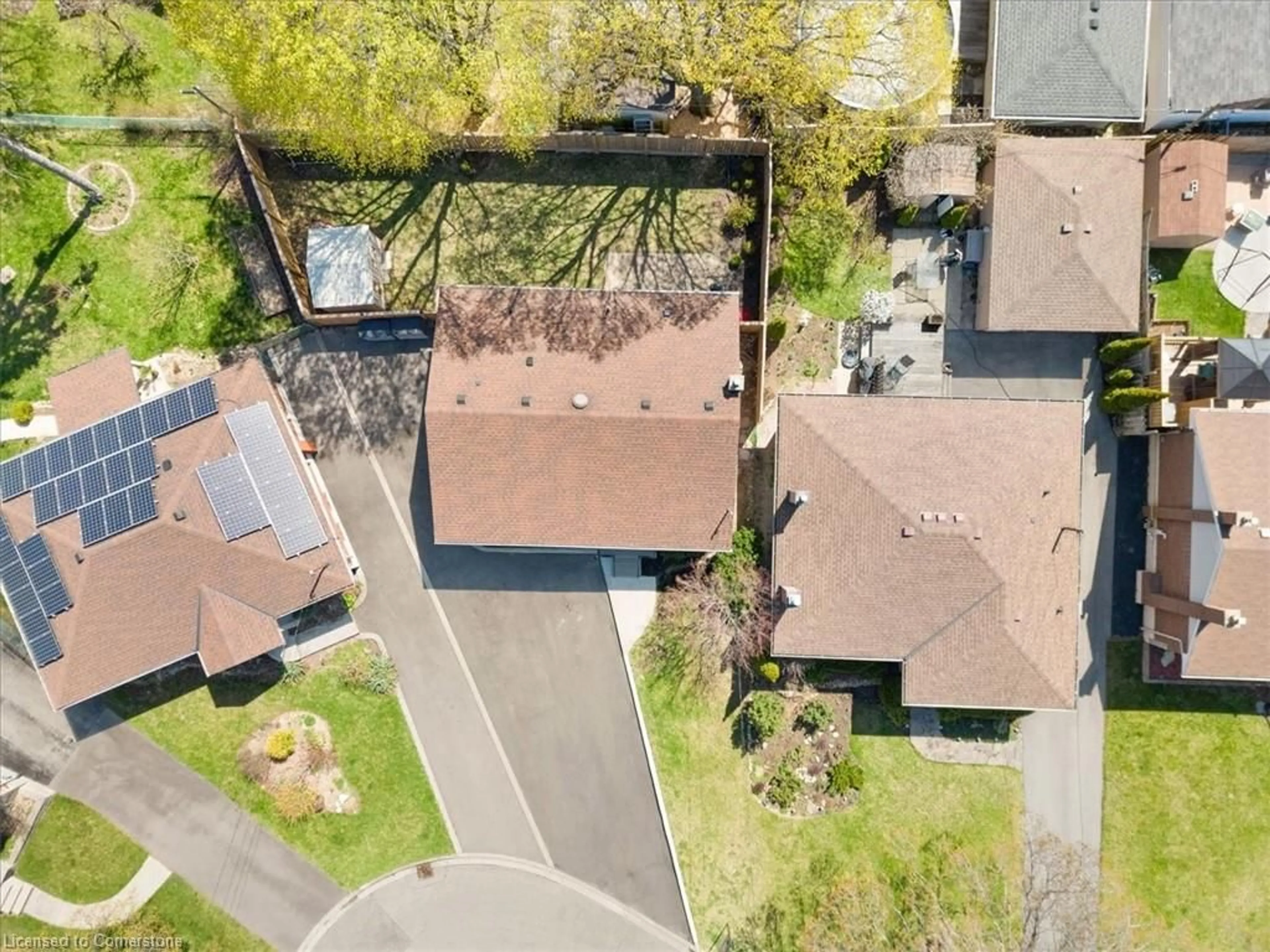 A pic from outside/outdoor area/front of a property/back of a property/a pic from drone, street for 20 Camille Crt, Hamilton Ontario L8T 2C9