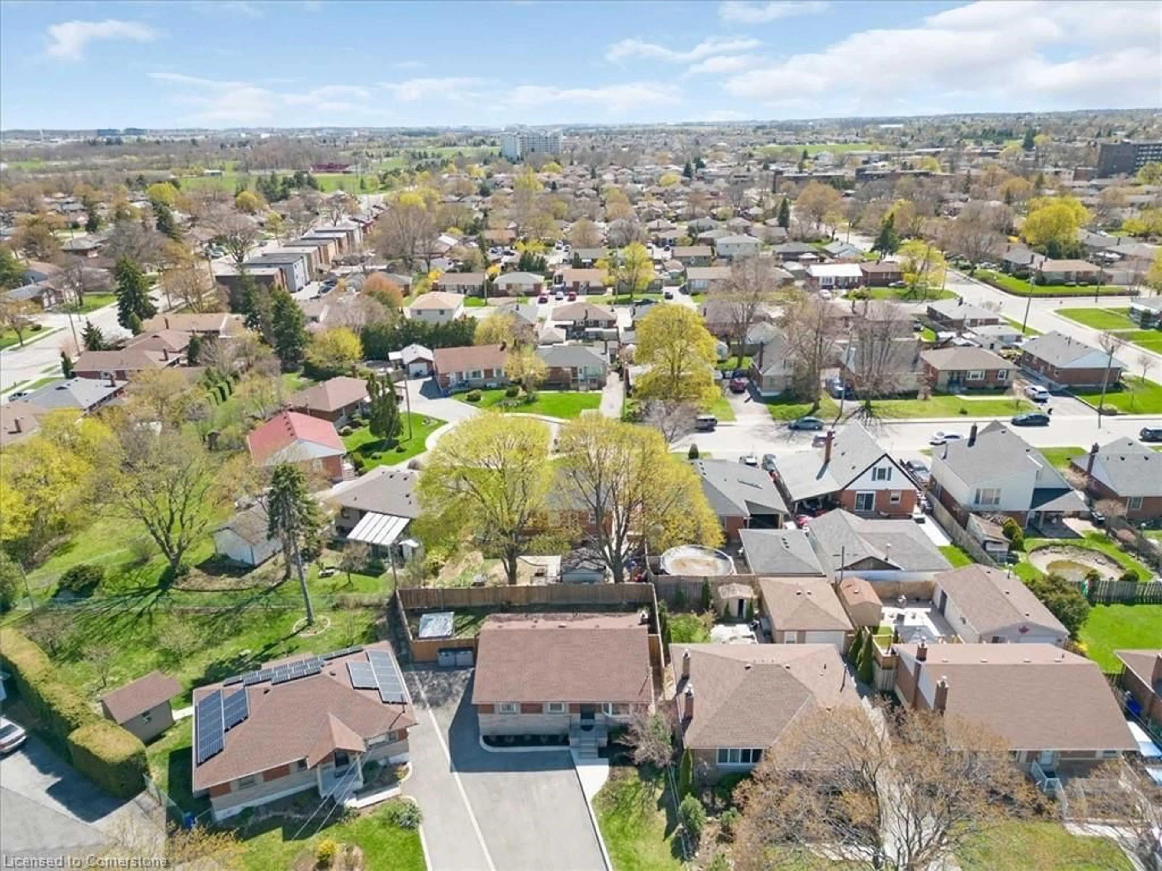 A pic from outside/outdoor area/front of a property/back of a property/a pic from drone, street for 20 Camille Crt, Hamilton Ontario L8T 2C9