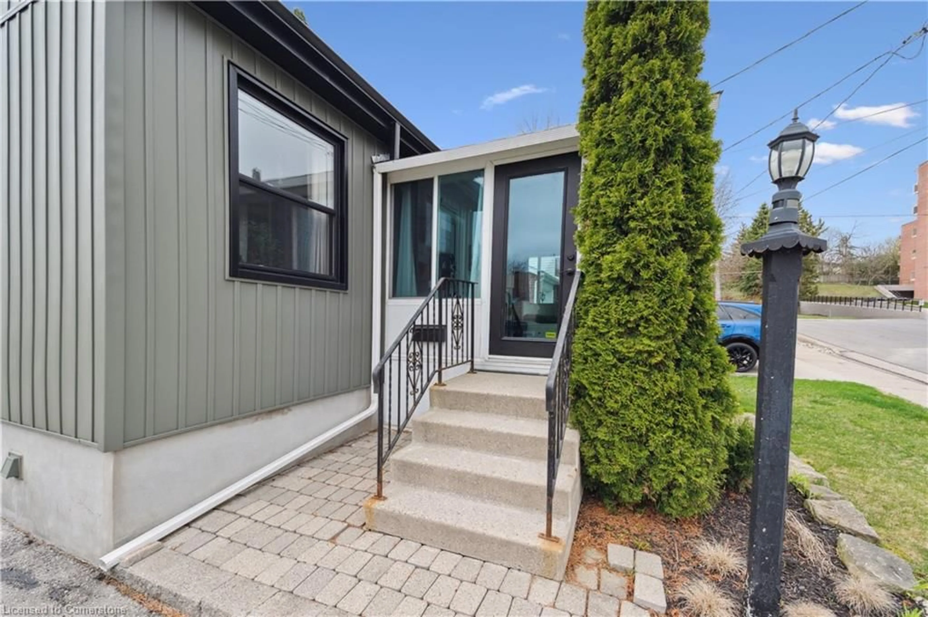 Unknown for 28 Stanley St, Guelph Ontario N1H 1L5