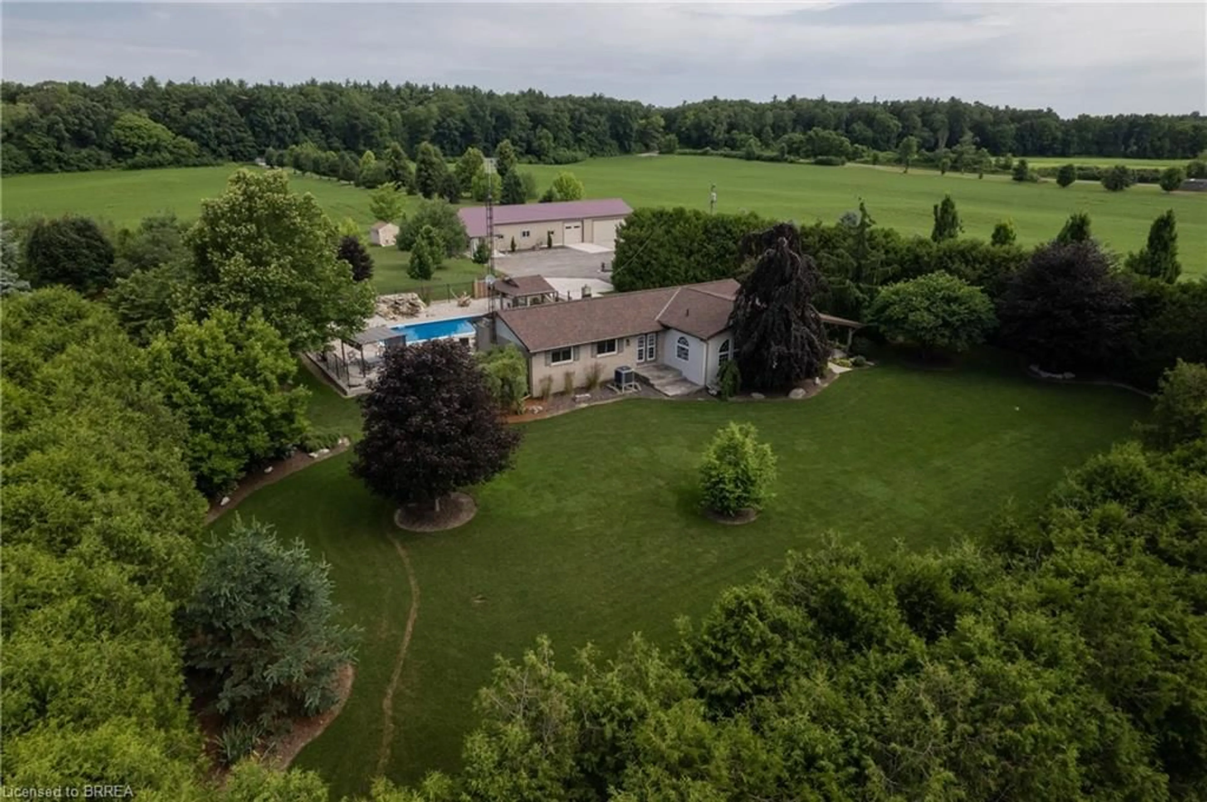 A pic from outside/outdoor area/front of a property/back of a property/a pic from drone, unknown for 1409 Charlotteville Road 5, Simcoe Ontario N3Y 4K1