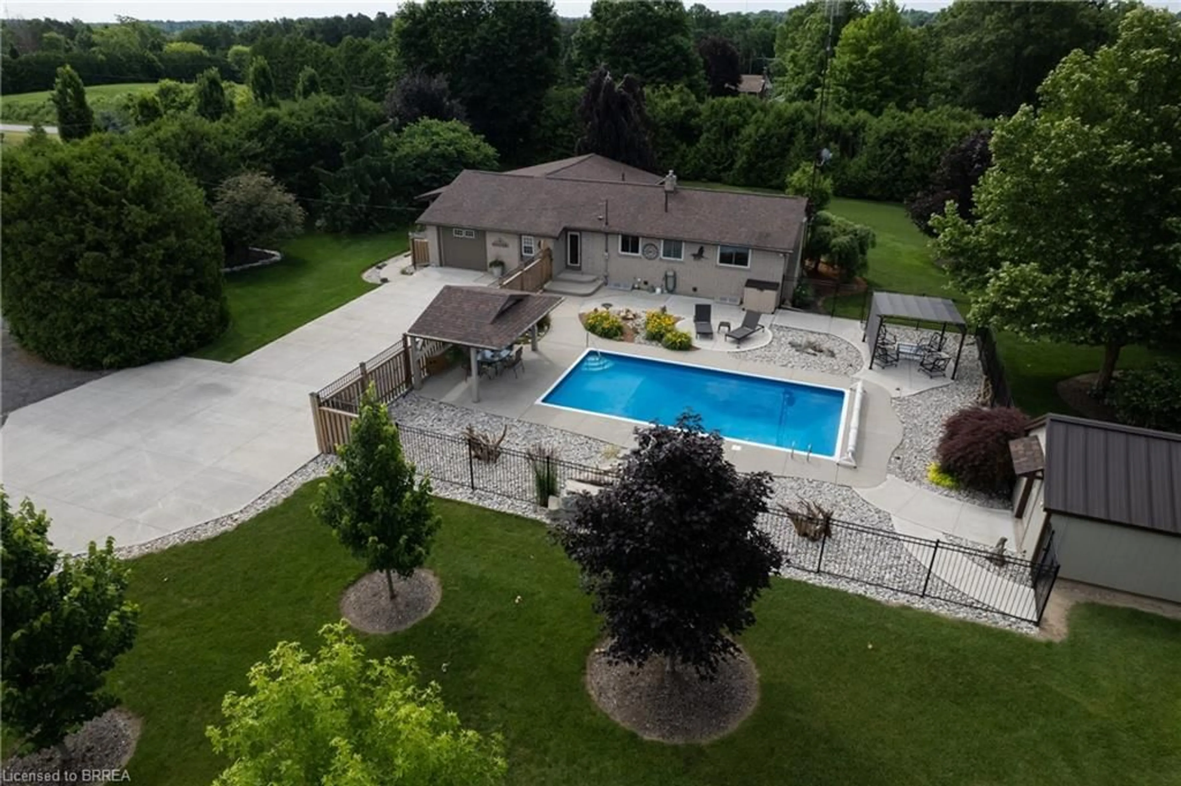 A pic from outside/outdoor area/front of a property/back of a property/a pic from drone, unknown for 1409 Charlotteville Road 5, Simcoe Ontario N3Y 4K1