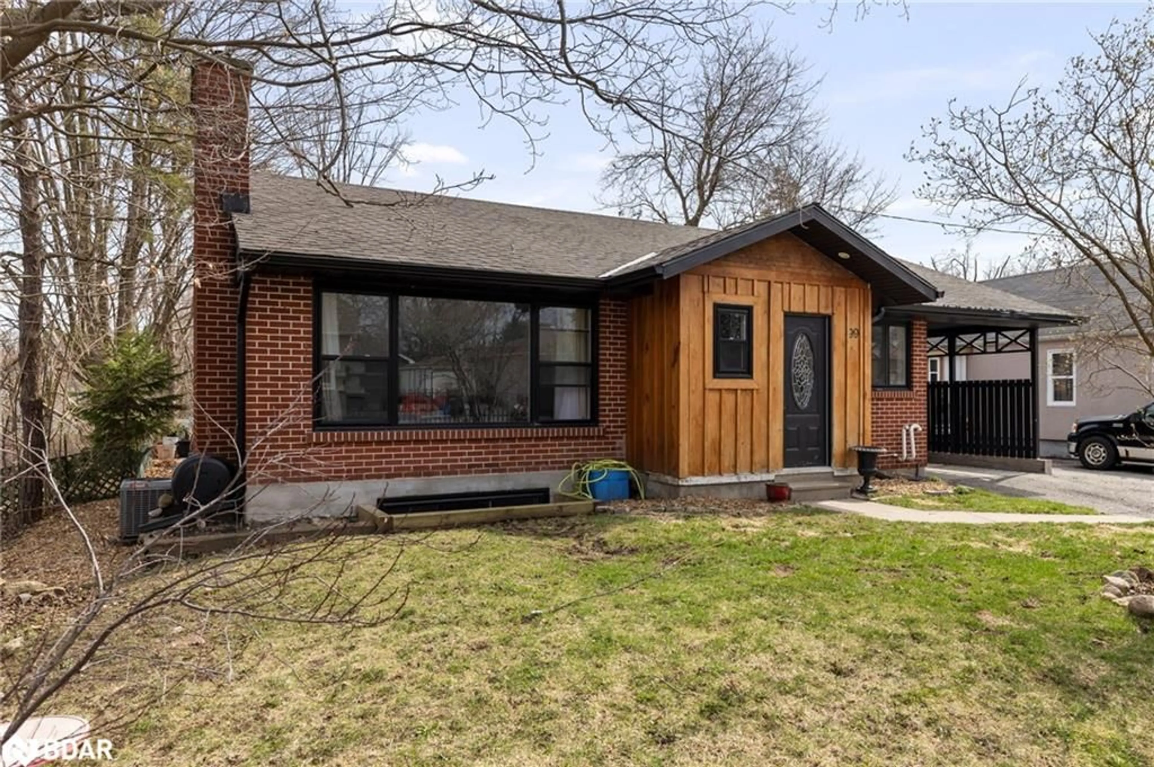 Home with brick exterior material, street for 99 Wellington St, Barrie Ontario L4M 2C6