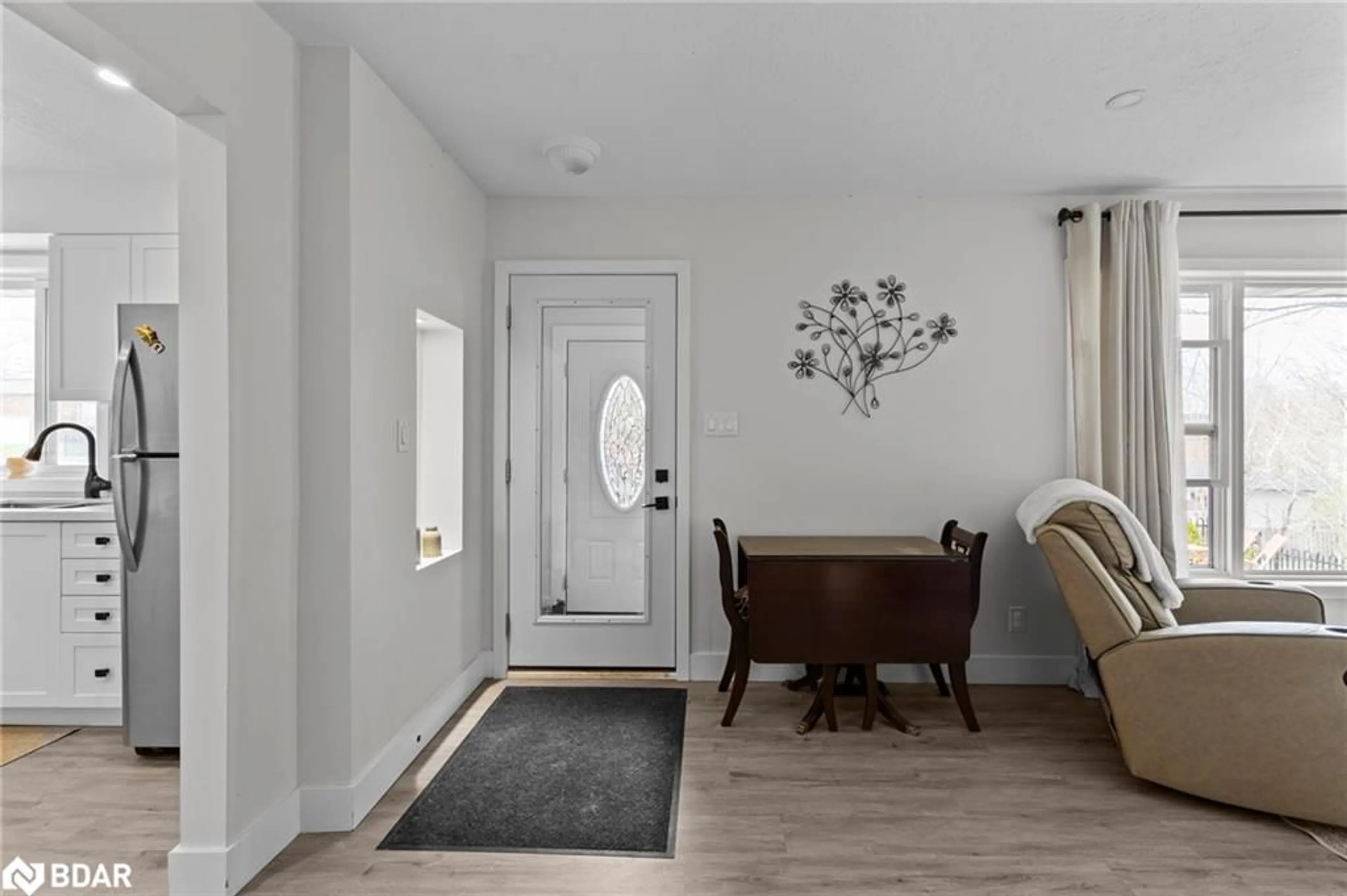Indoor entryway for 99 Wellington St, Barrie Ontario L4M 2C6