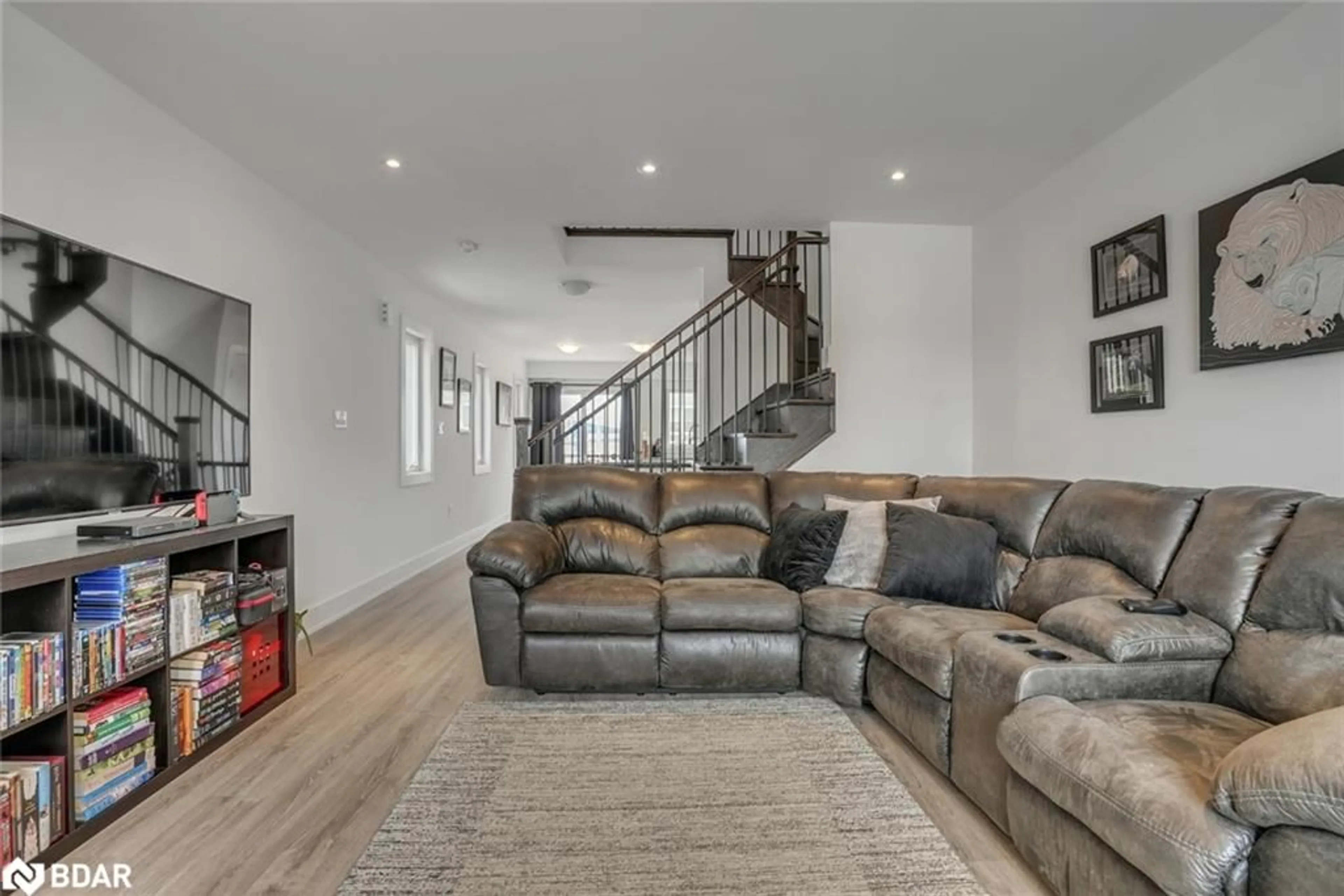 Living room with furniture, unknown for 30 Pumpkin Corner Crescent, Barrie Ontario L9J 0T6