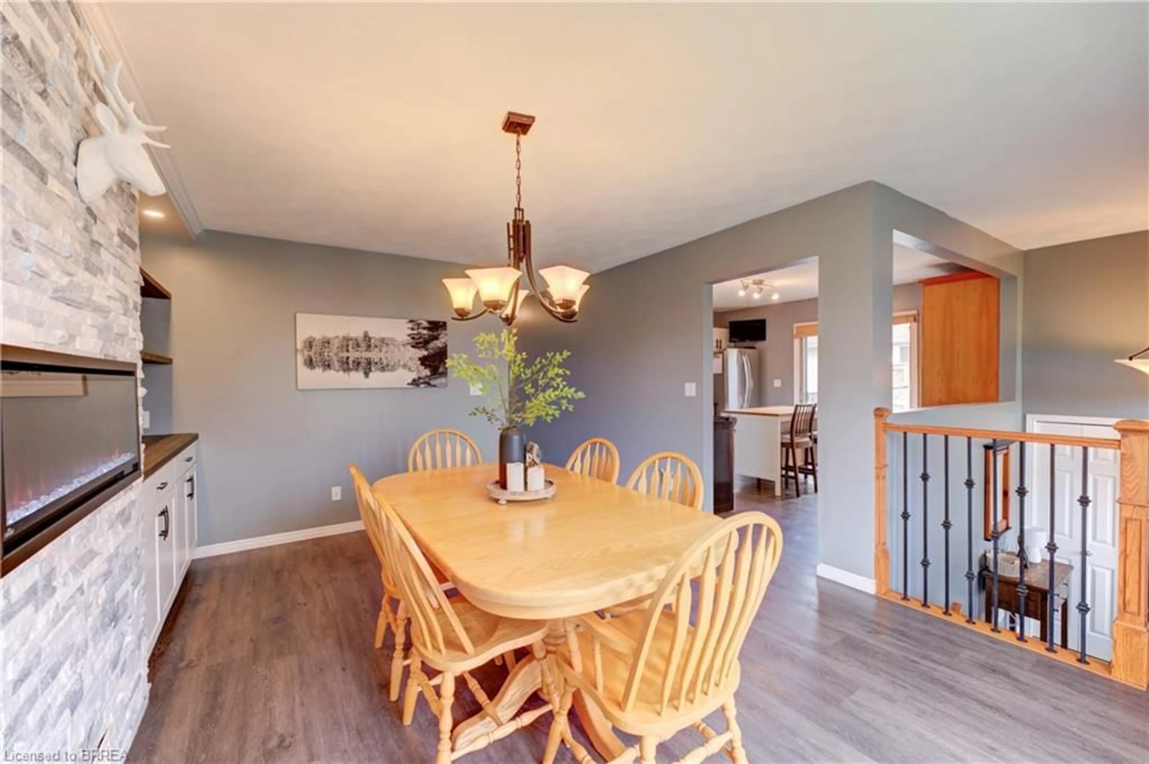 Dining room, wood/laminate floor for 10 Armstrong St, Paris Ontario N3L 4B4