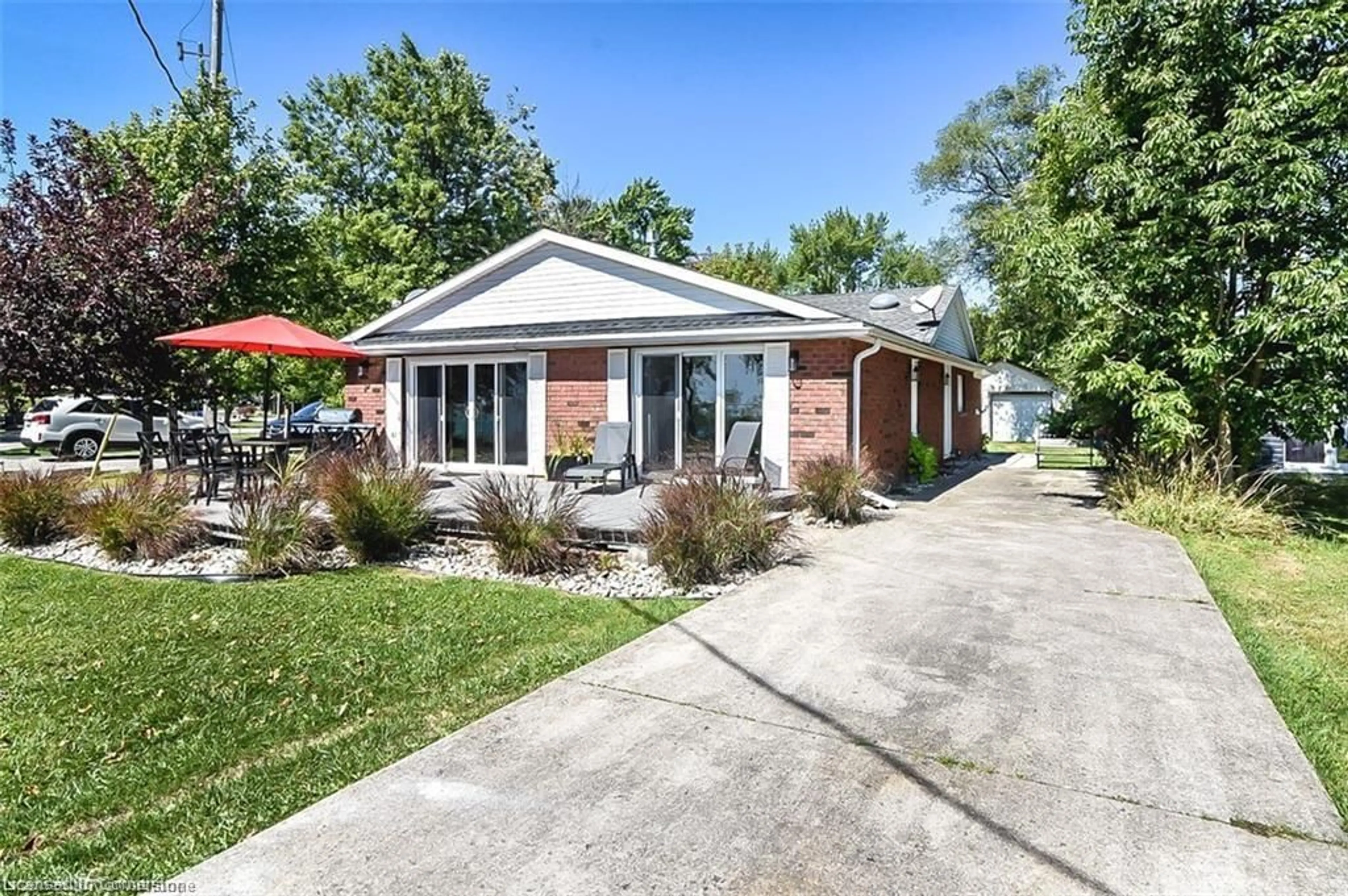 Home with brick exterior material, street for 577 Edgewater Pl, Dunnville Ontario N1A 2W8