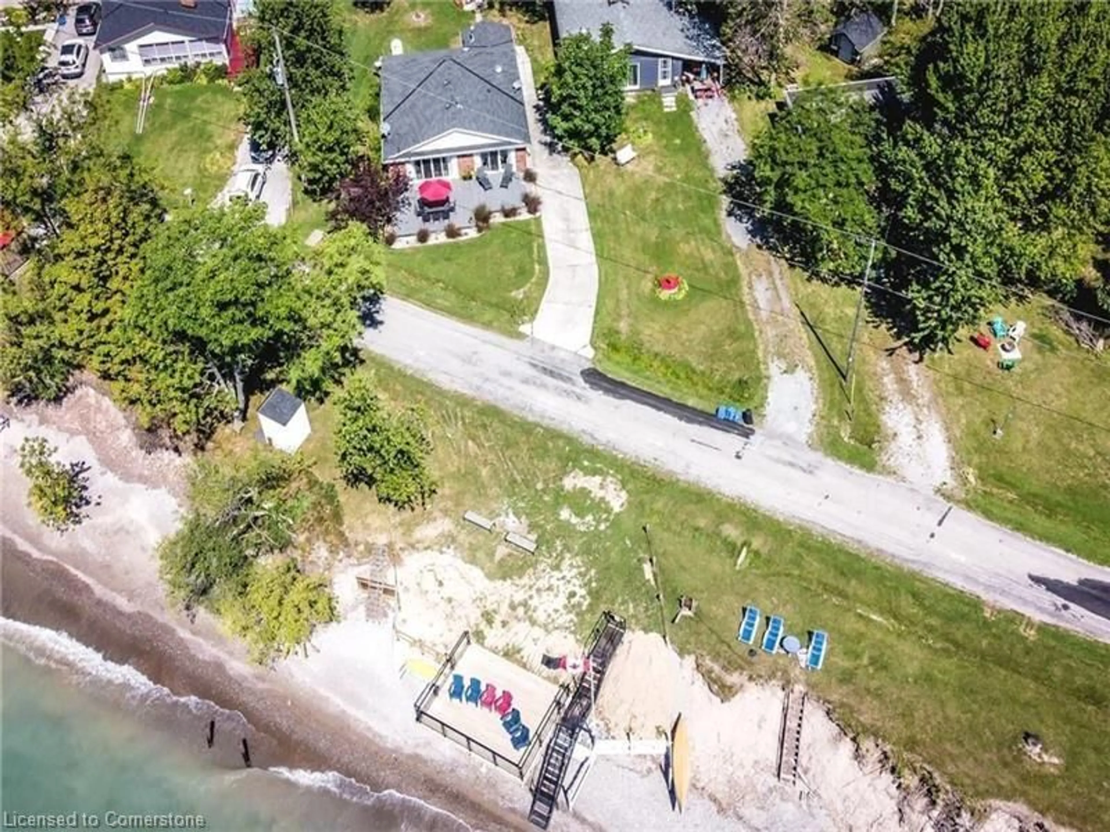 A pic from outside/outdoor area/front of a property/back of a property/a pic from drone, street for 577 Edgewater Pl, Dunnville Ontario N1A 2W8