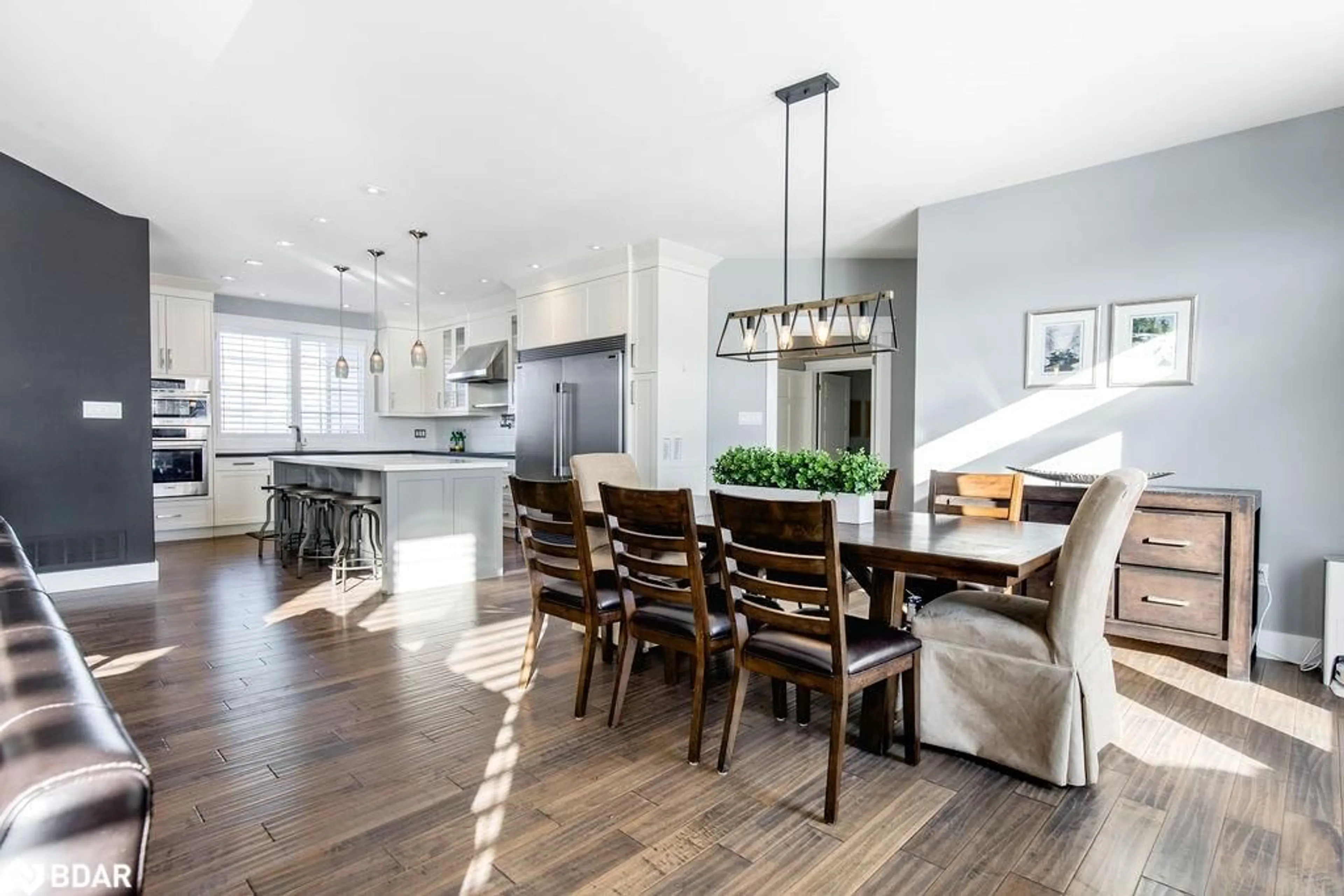 Open concept kitchen, wood/laminate floor for 25 Mennill Dr, Snow Valley Ontario L0L 1Y3