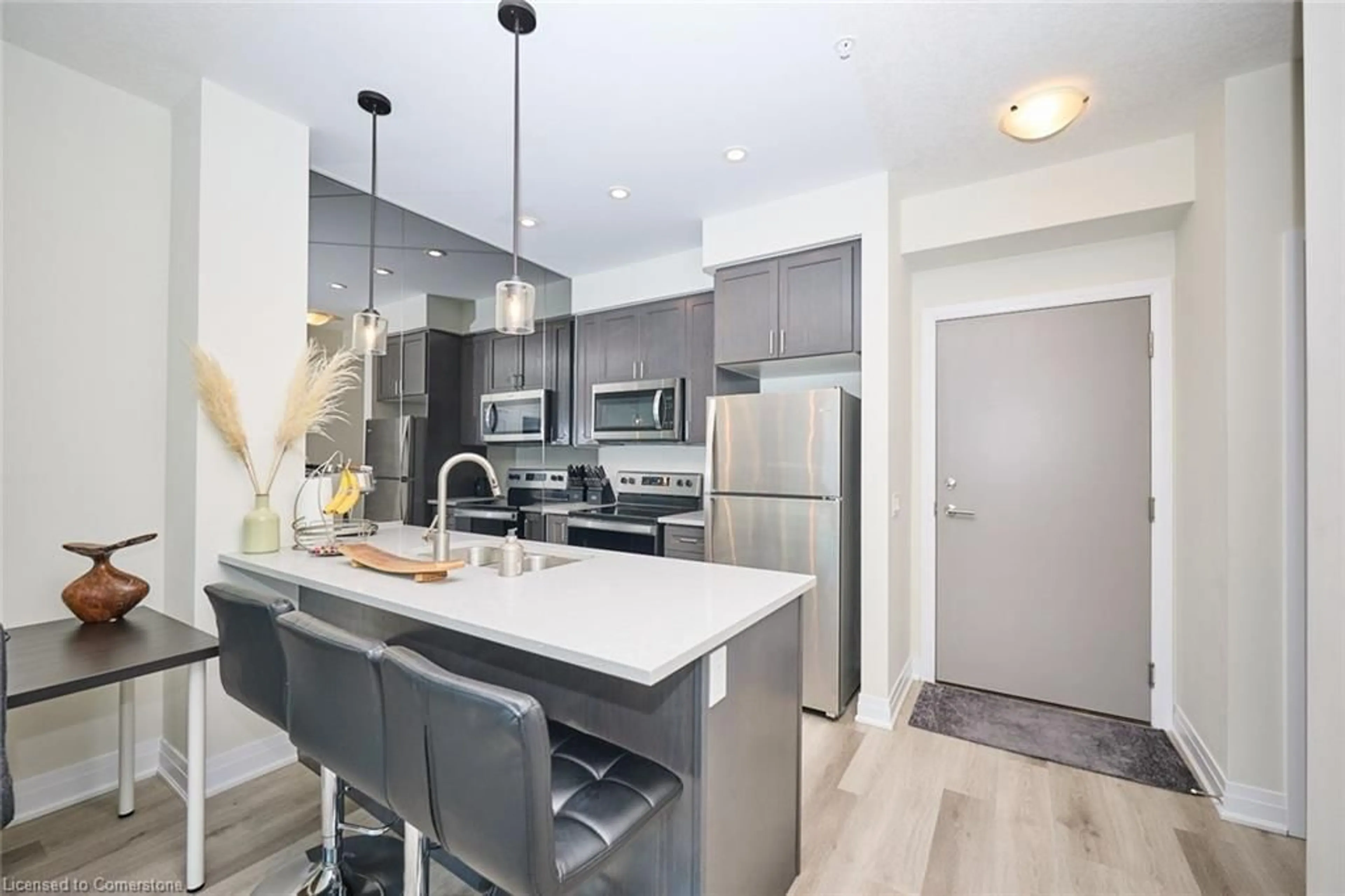 Open concept kitchen, unknown for 16 Concord Pl #443, Grimsby Ontario L3M 0J1