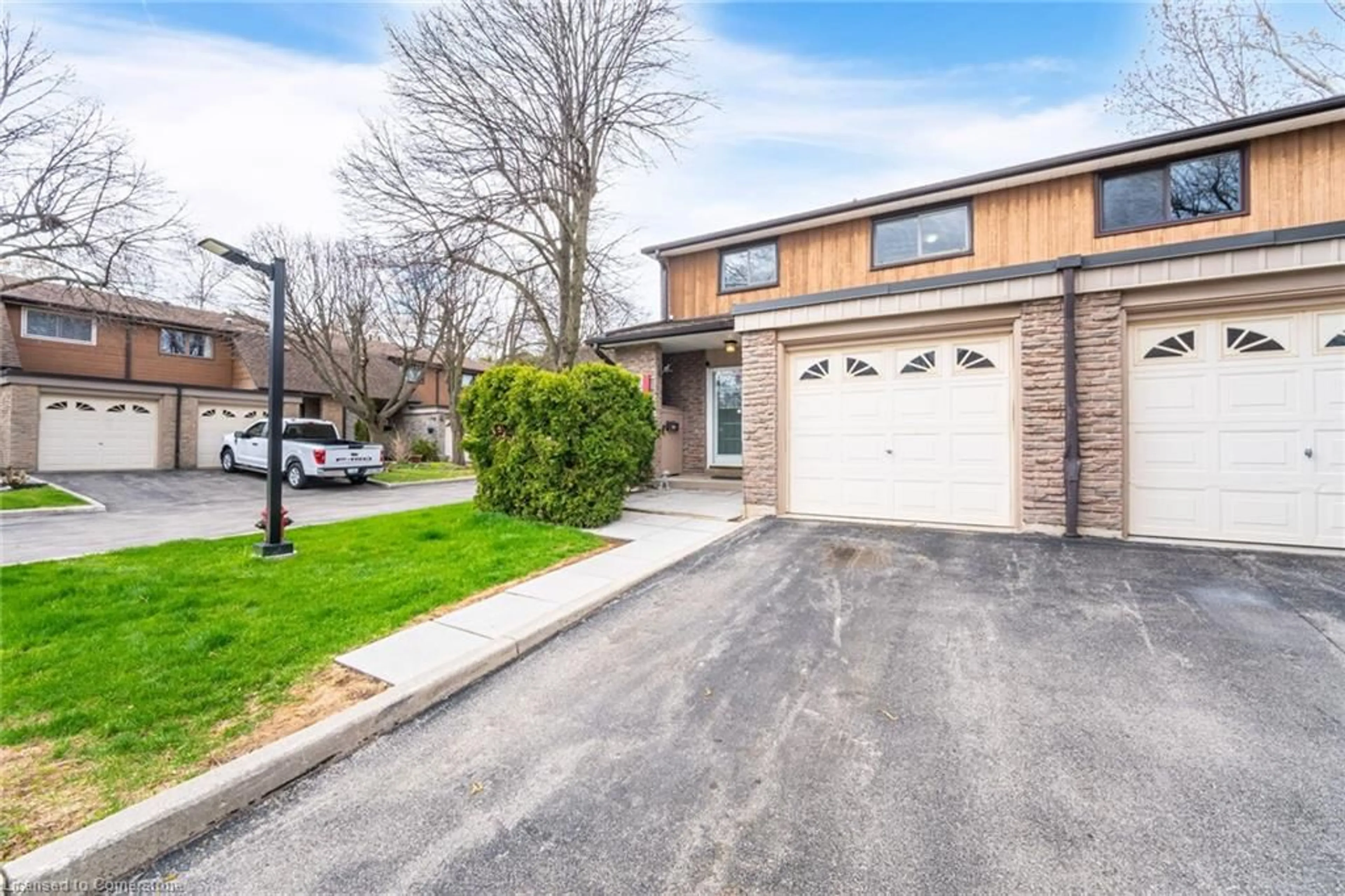 Home with brick exterior material, street for 620 Forestwood Cres, Burlington Ontario L7L 4K5