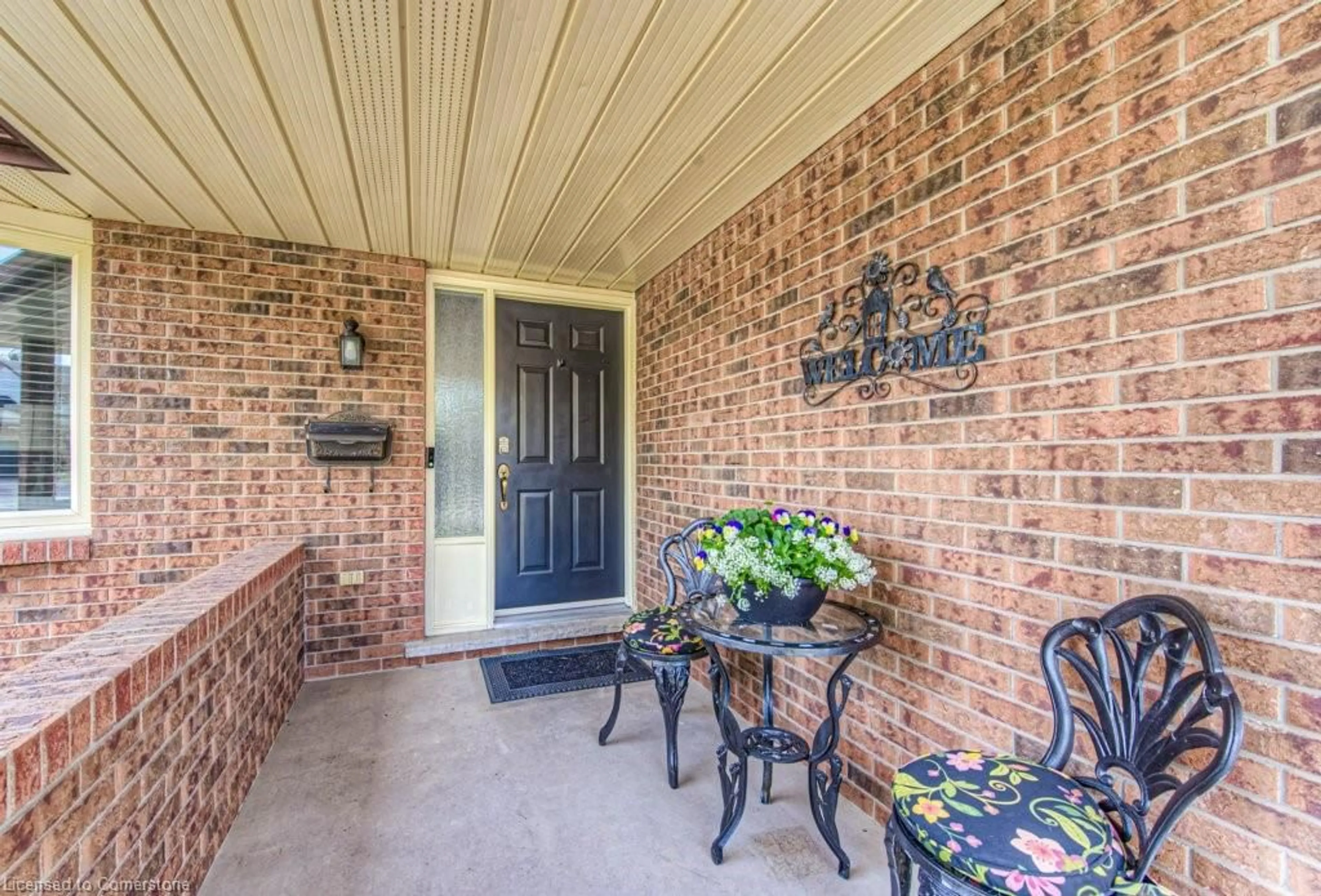 Indoor entryway for 478 Redfox Rd, Waterloo Ontario N2K 2T1
