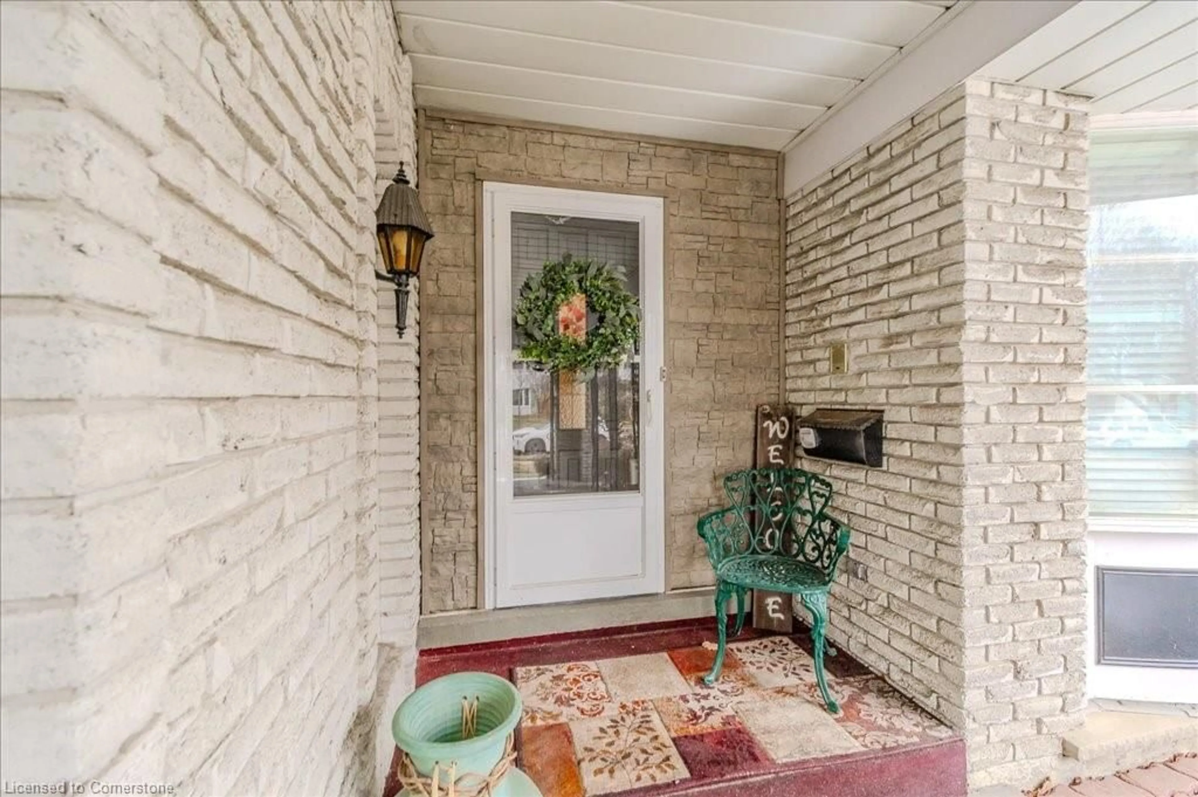 Indoor entryway for 184 Forestwood Dr, Kitchener Ontario N2N 1B8