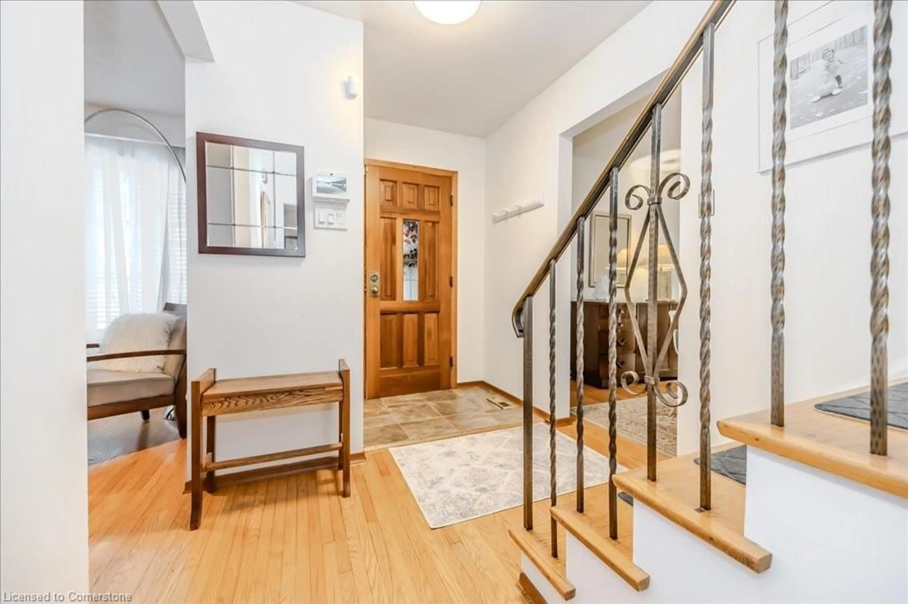 Indoor entryway for 184 Forestwood Dr, Kitchener Ontario N2N 1B8