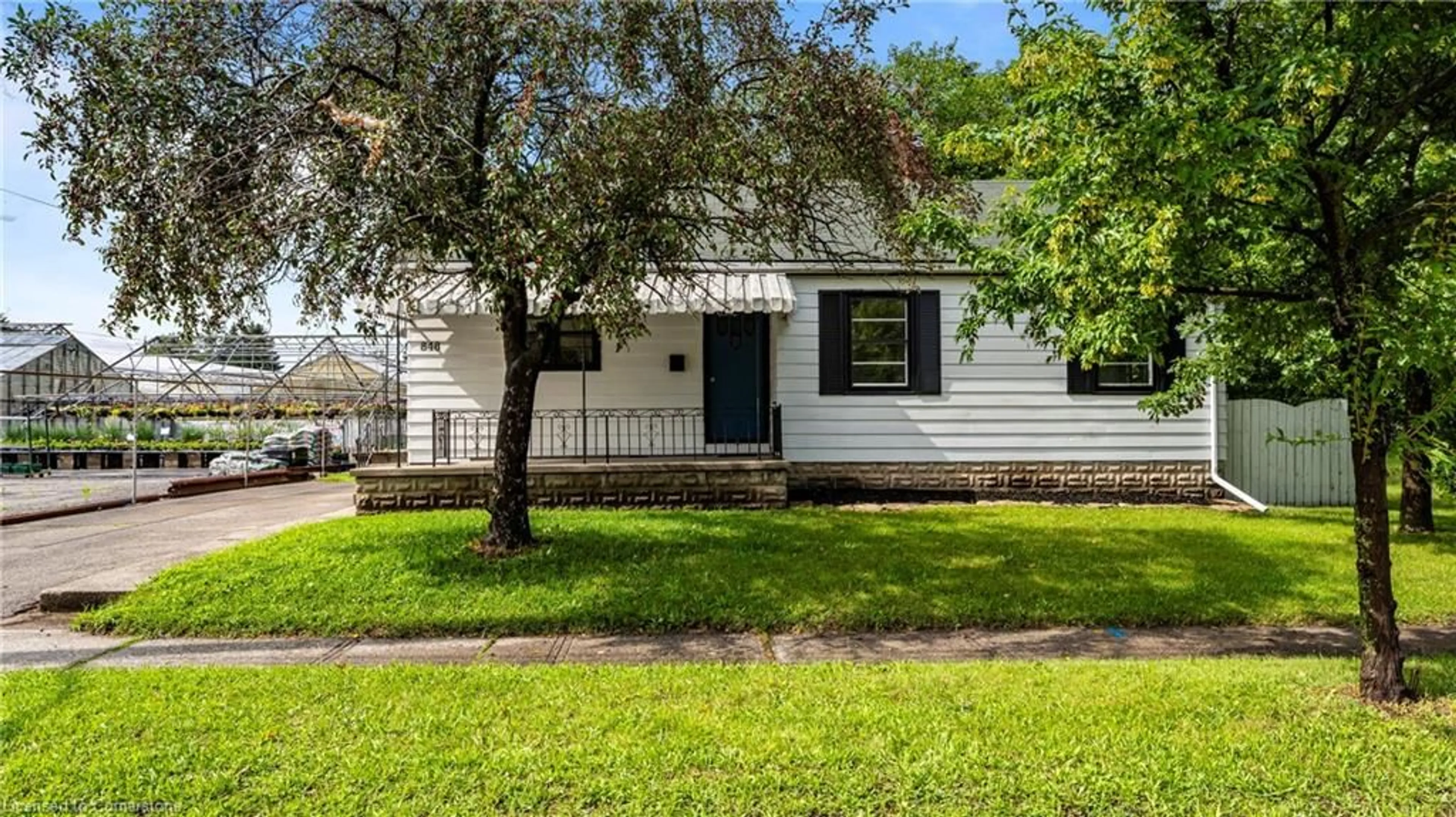 Home with vinyl exterior material, street for 848 Colborne St, Brantford Ontario N3S 3S9