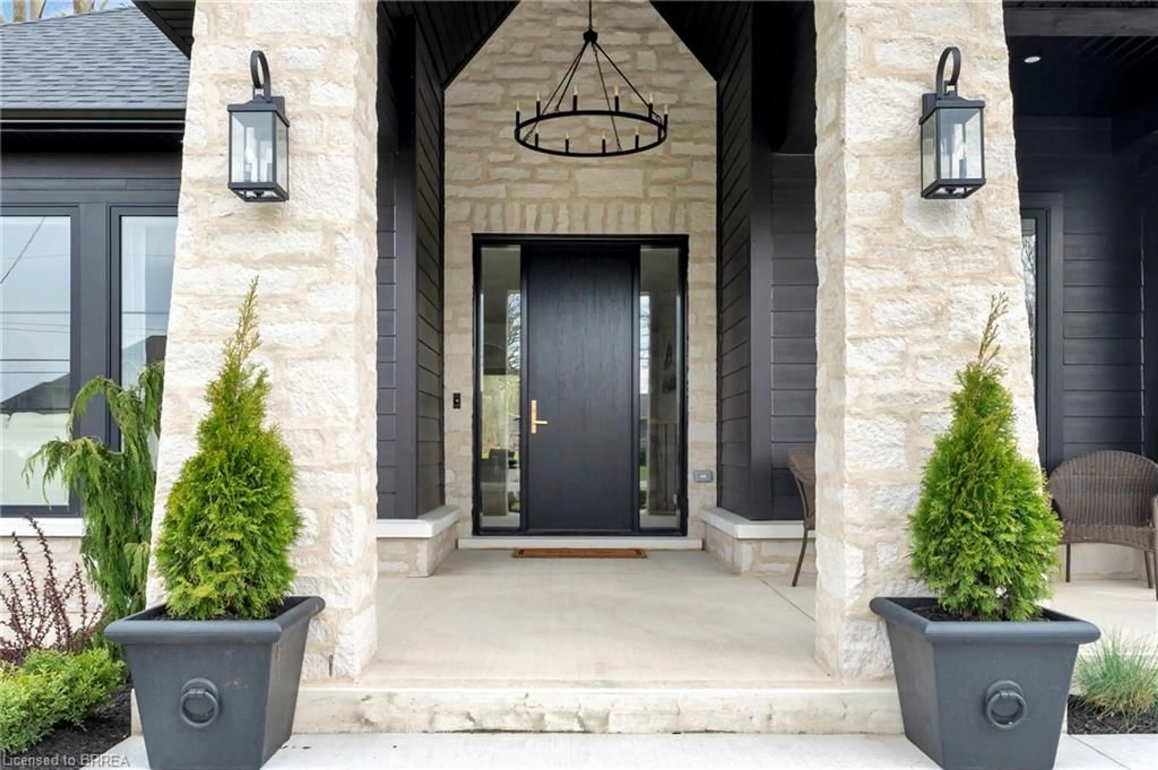 Indoor entryway for 1019 Norfolk County Road 21 Rd, Norfolk County Ontario N4B 2W4