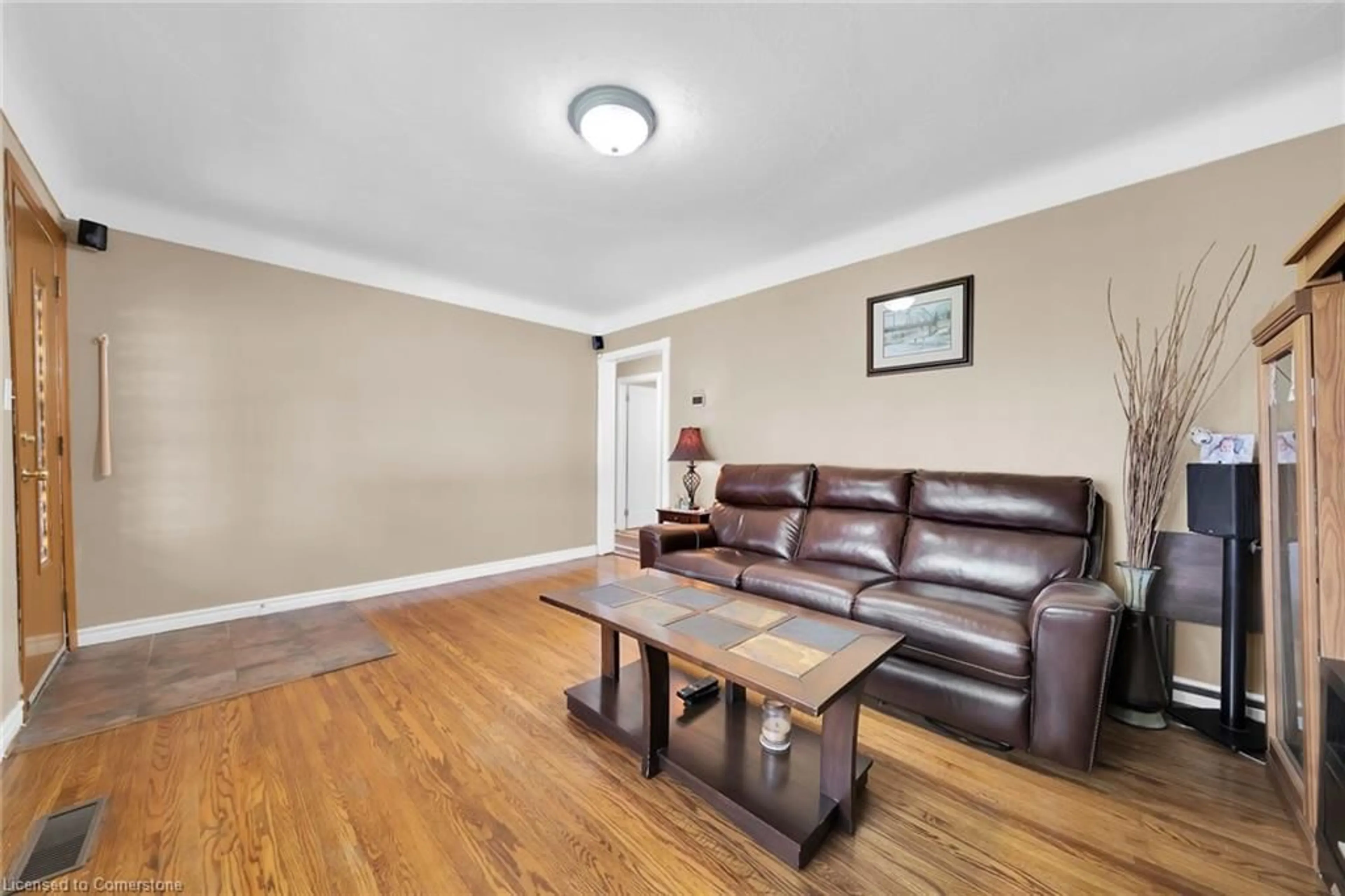 Living room with furniture, wood/laminate floor for 92 East 44th St, Hamilton Ontario L8T 3H1