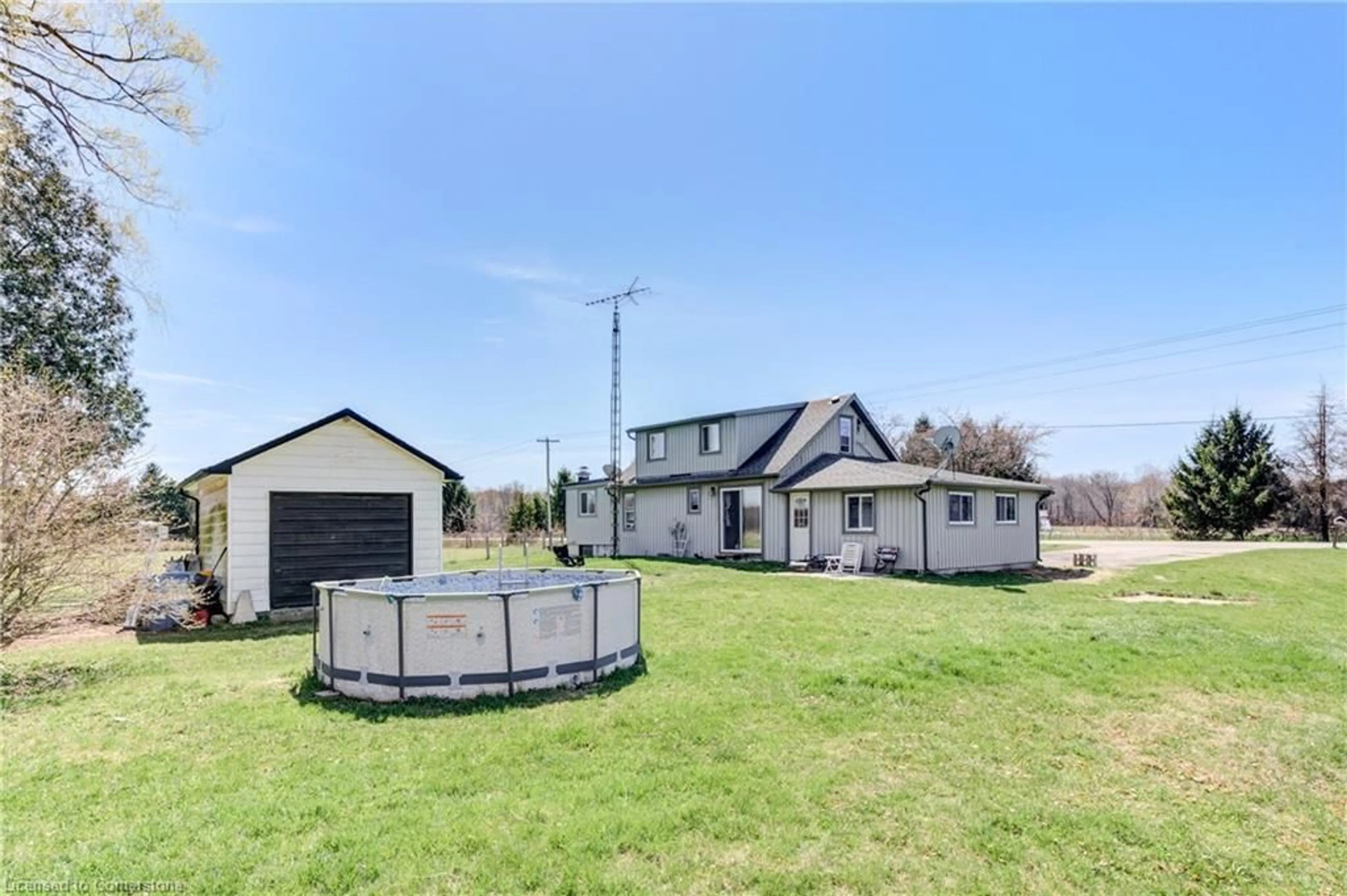 A pic from outside/outdoor area/front of a property/back of a property/a pic from drone, unknown for 1388 Norfolk Cty Rd 28, Langton Ontario N0E 1G0