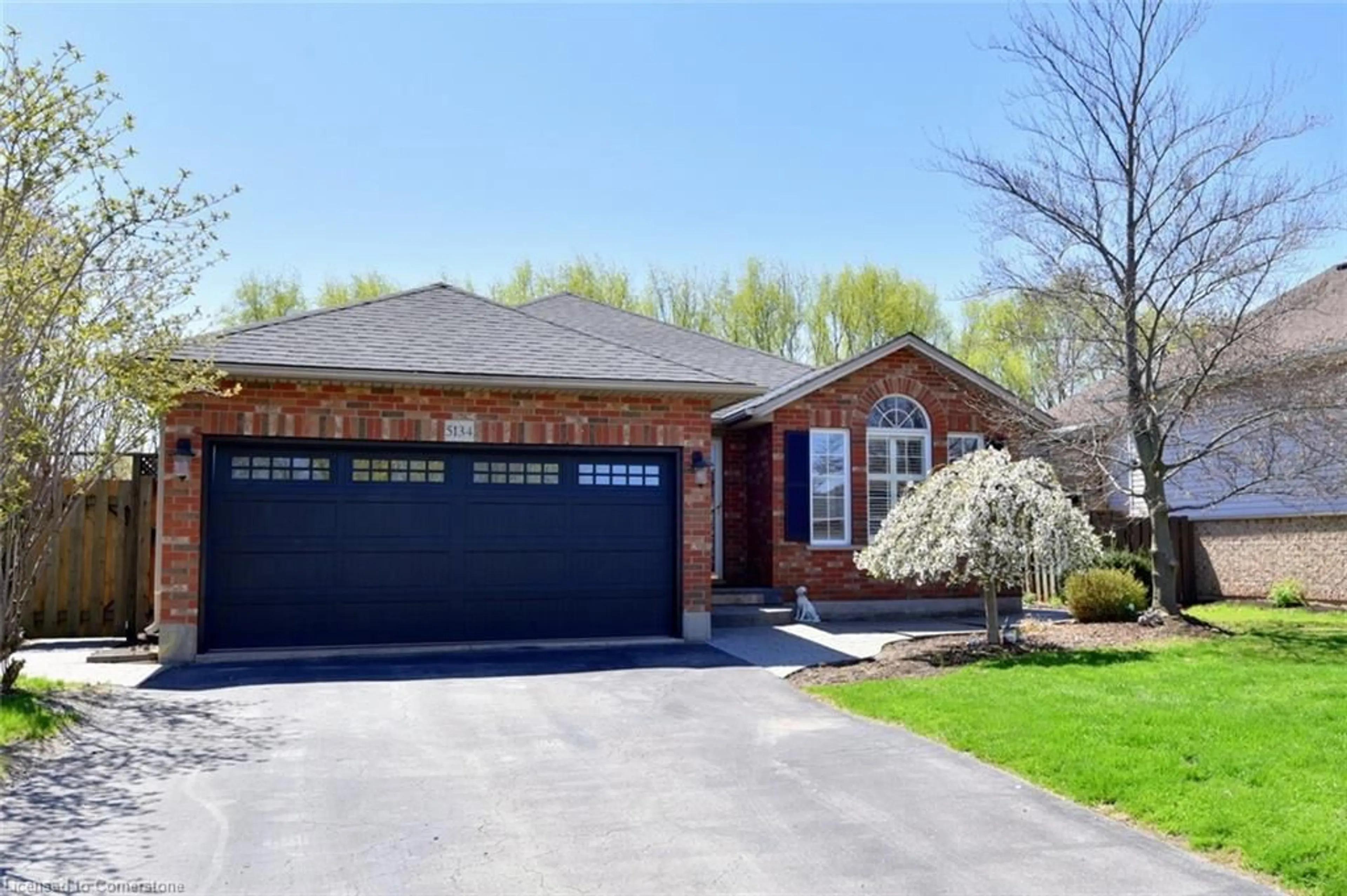 Home with brick exterior material, street for 5134 Meadowood Lane, Beamsville Ontario L0R 1B8