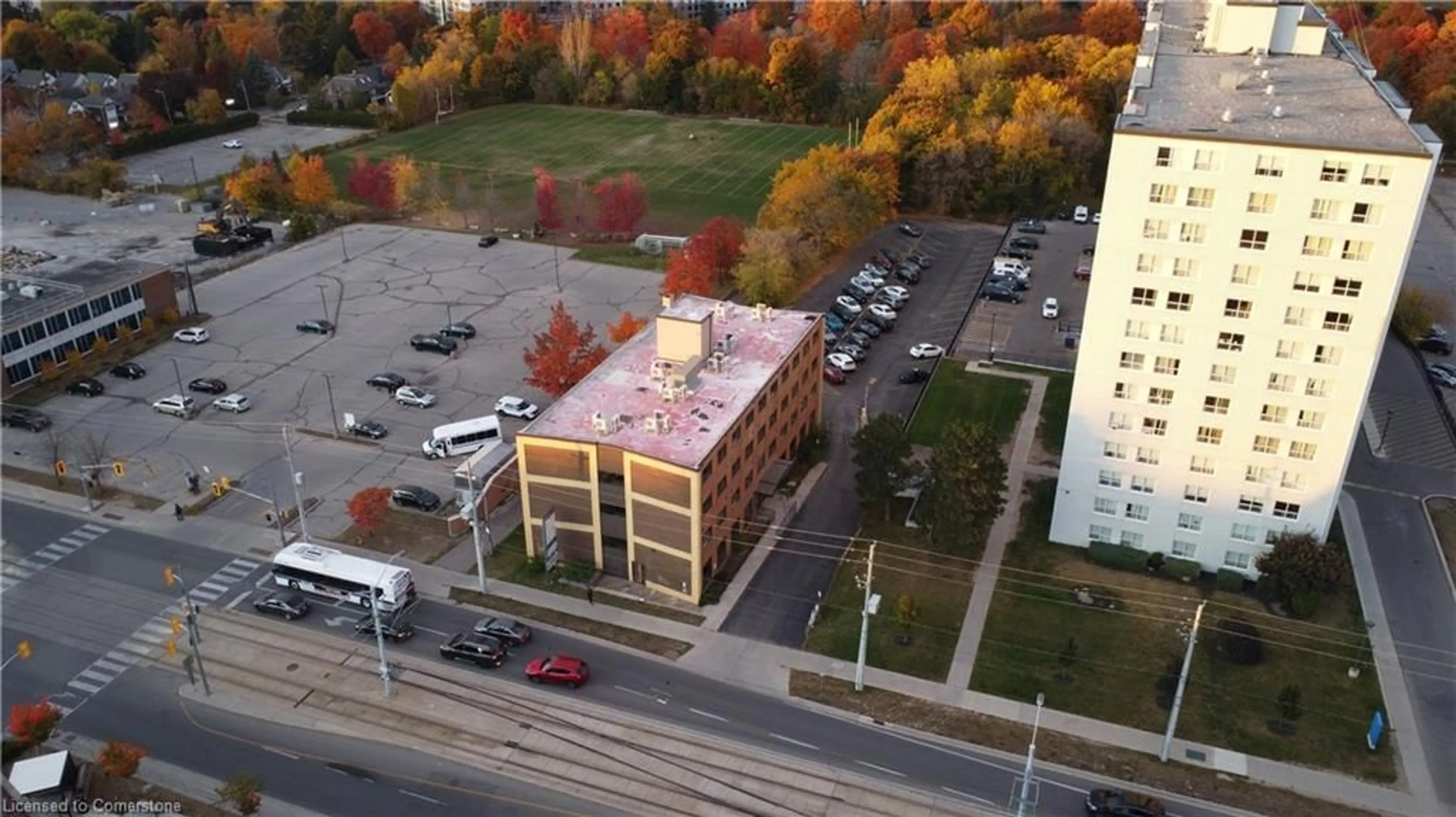 A pic from outside/outdoor area/front of a property/back of a property/a pic from drone, building for 824 King St, Kitchener Ontario N2G 1G1