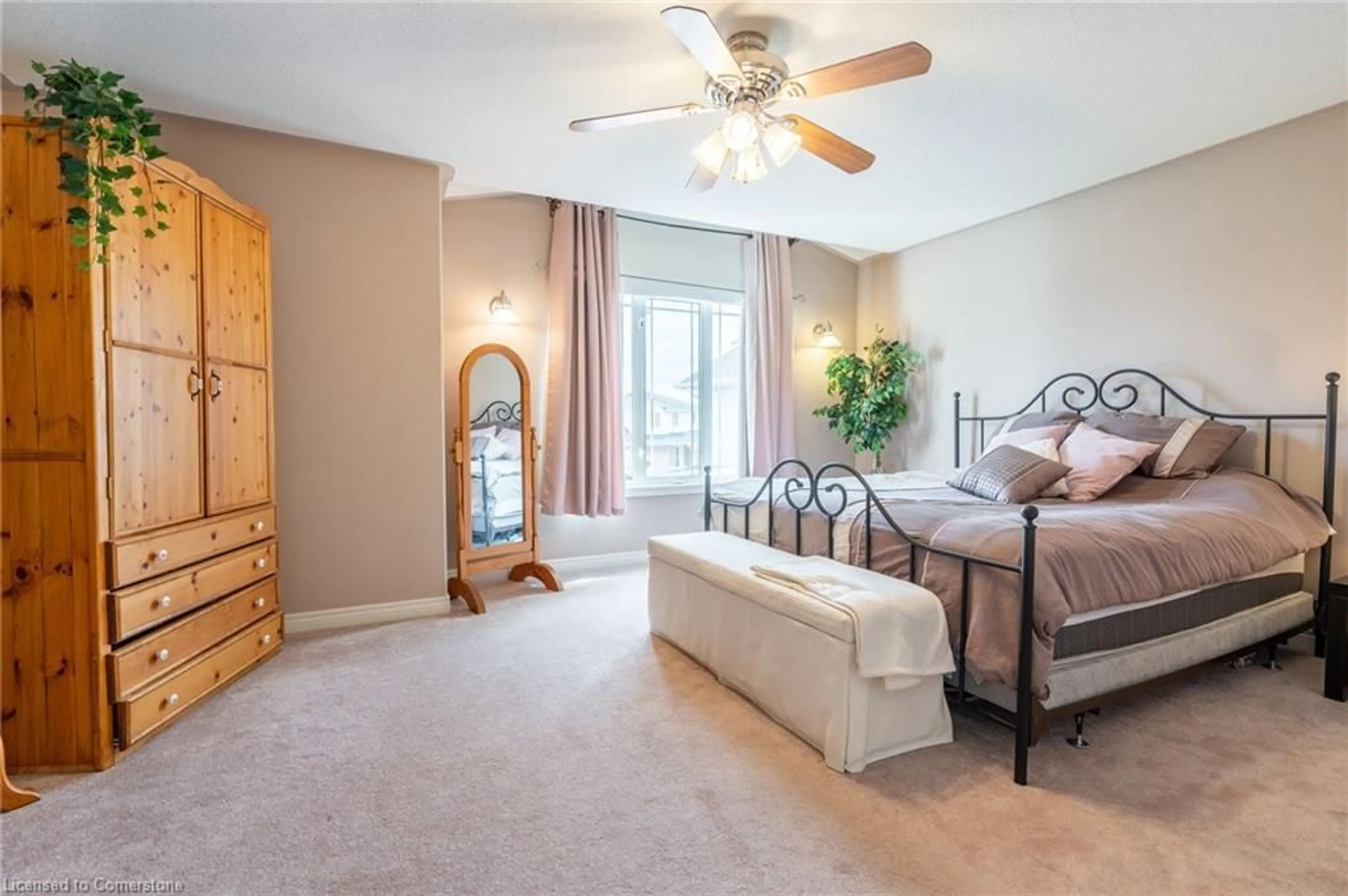Bedroom with bed, unknown for 8503 Greenfield Cres, Niagara Falls Ontario L2H 3J8