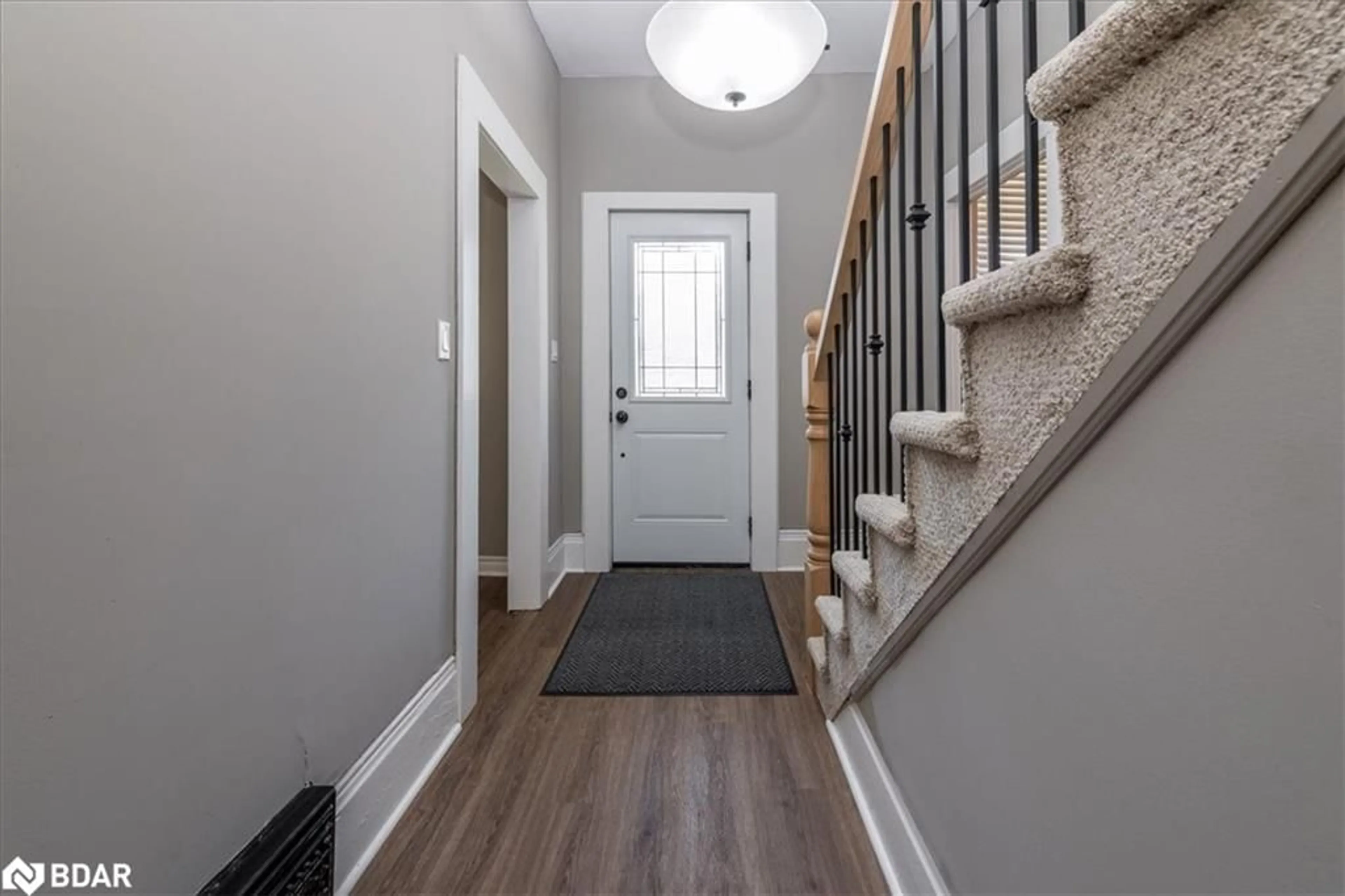 Indoor entryway for 218 West St, Orillia Ontario L3V 5L8