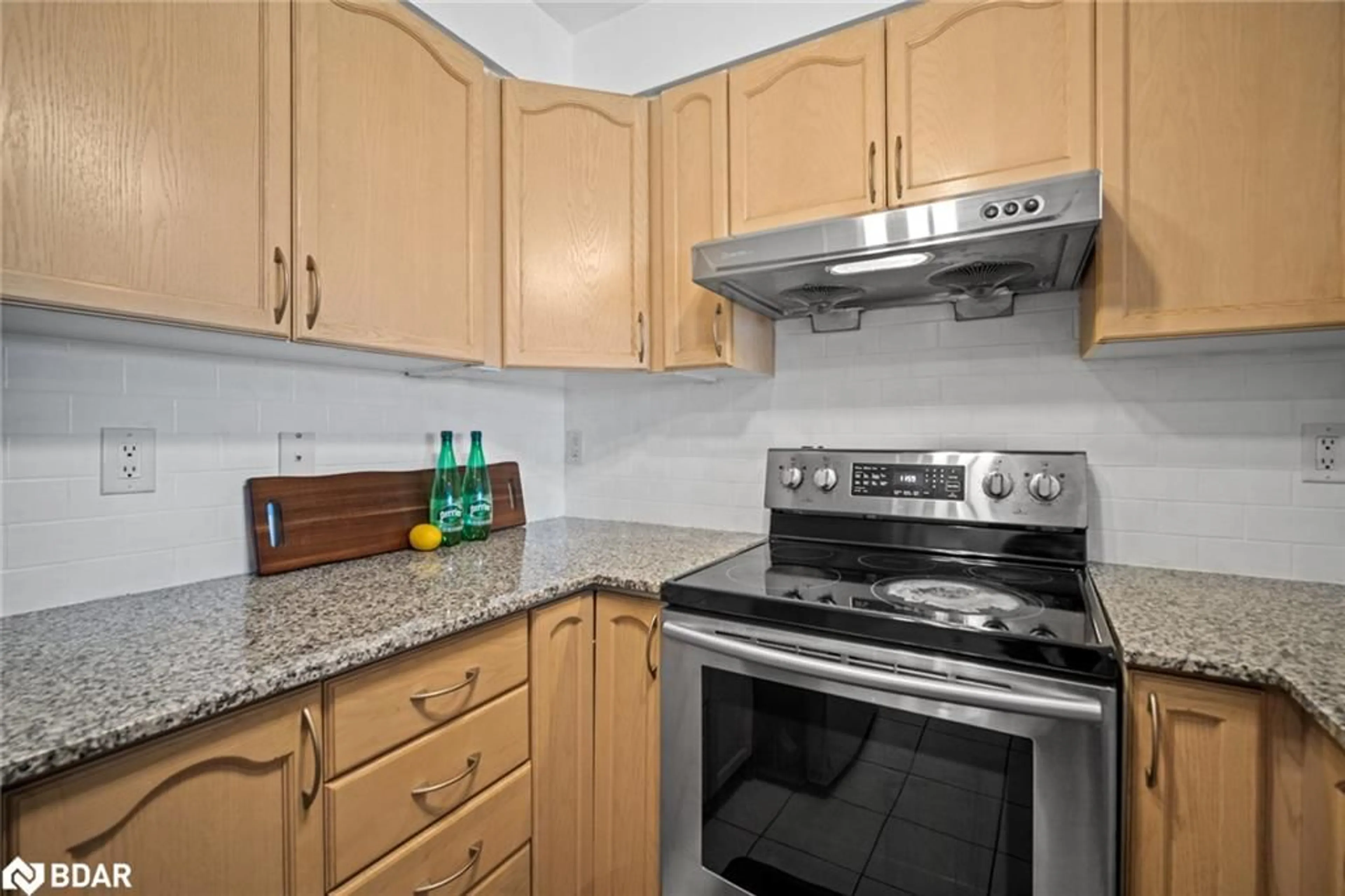 Standard kitchen, unknown for 8 Dayspring Cir #1106, Brampton Ontario L6P 2Z7