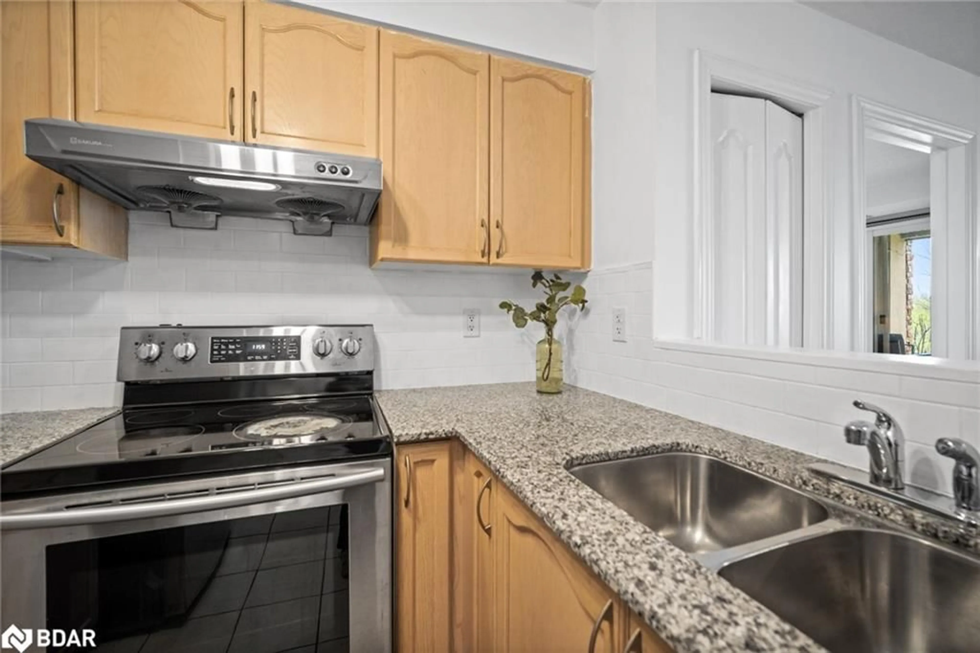 Standard kitchen, unknown for 8 Dayspring Cir #1106, Brampton Ontario L6P 2Z7