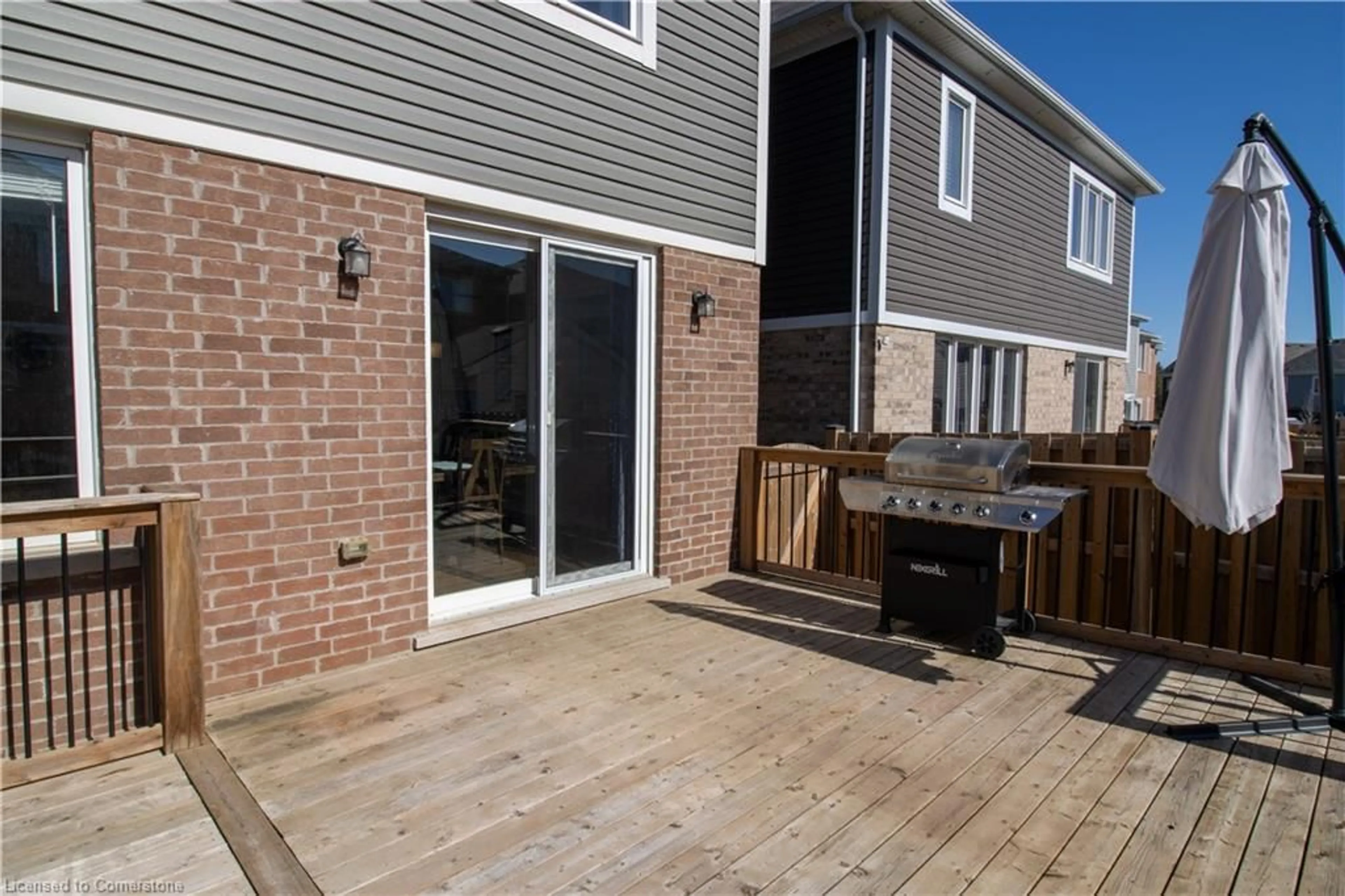 Patio, street for 40 Pickett Pl, Cambridge Ontario N3E 0B4