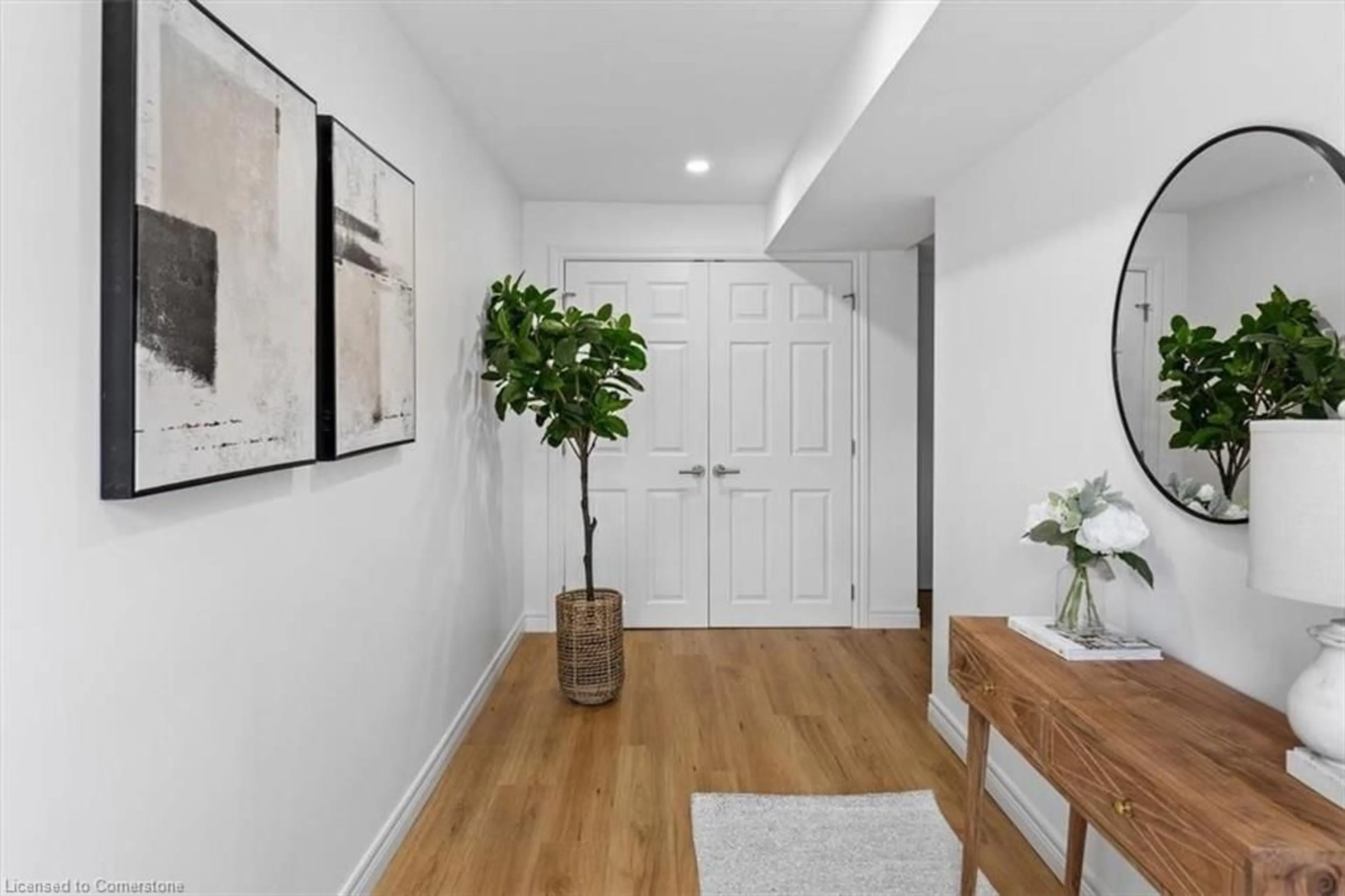 Indoor entryway for 301 Carlow Rd #11, Port Stanley Ontario N5L 1B3