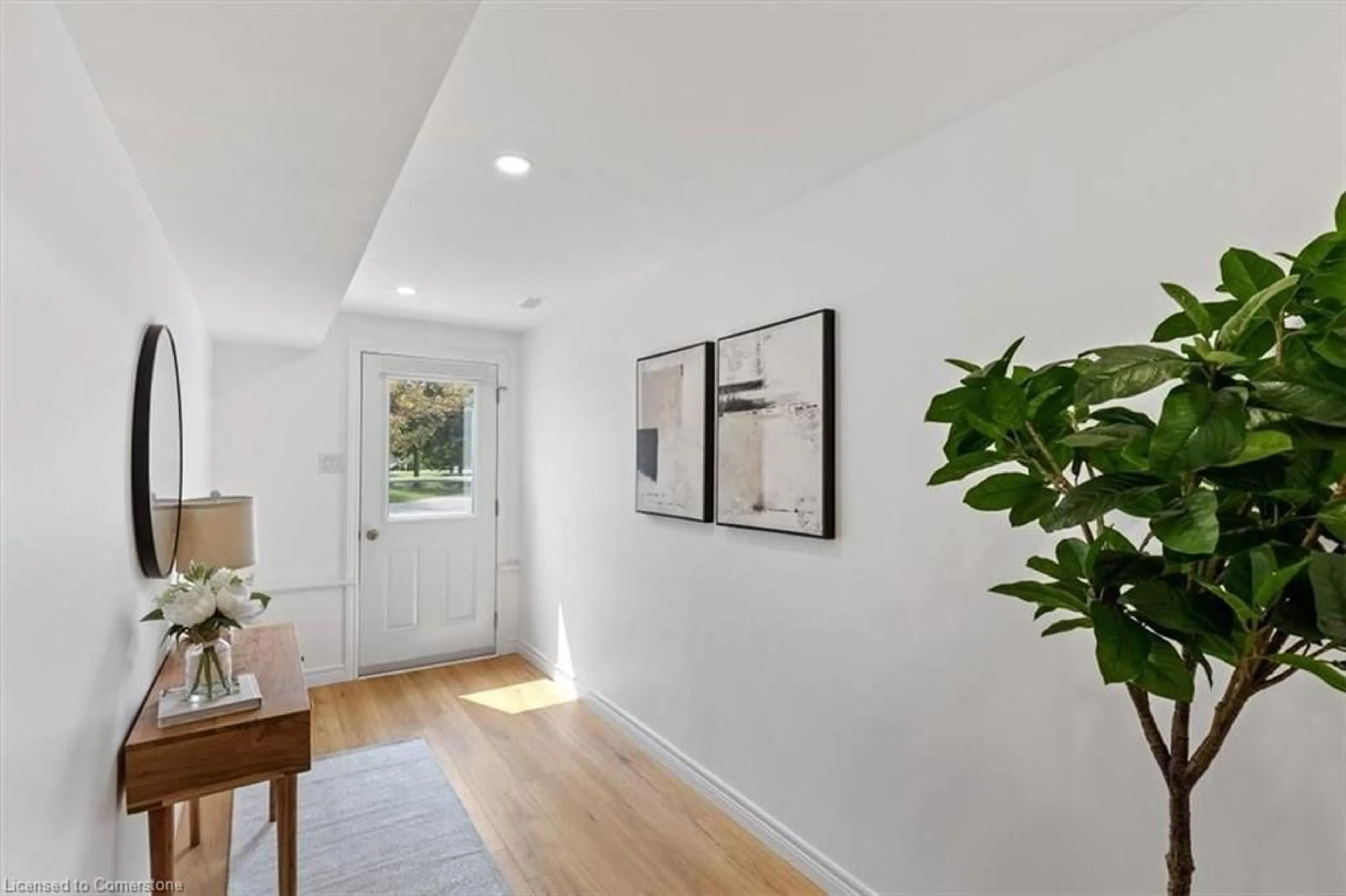 Indoor entryway for 301 Carlow Rd #11, Port Stanley Ontario N5L 1B3