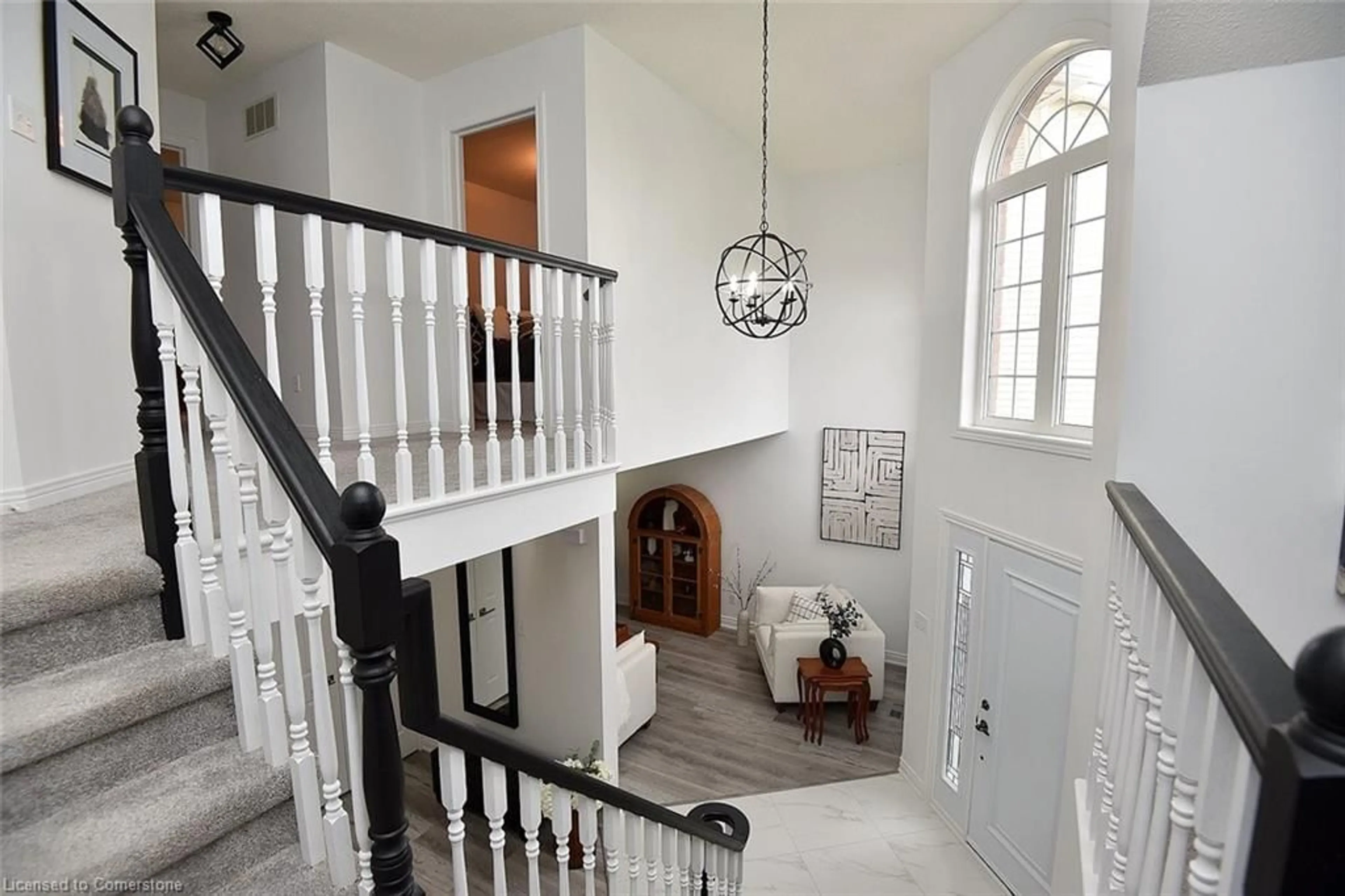 Indoor entryway for 39 Duncan Ave, Waterdown Ontario L8B 0E1