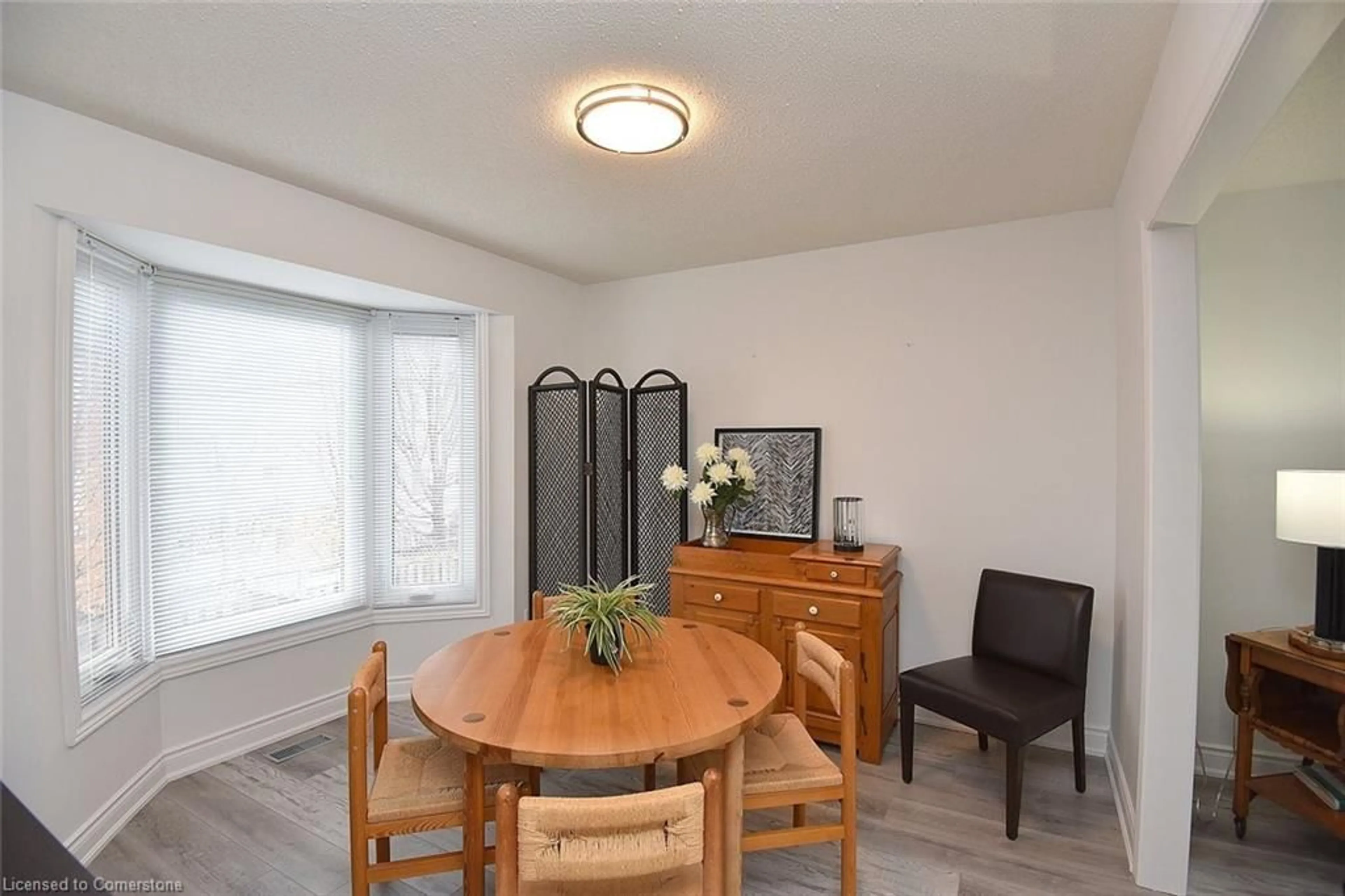 Dining room, wood/laminate floor for 39 Duncan Ave, Waterdown Ontario L8B 0E1