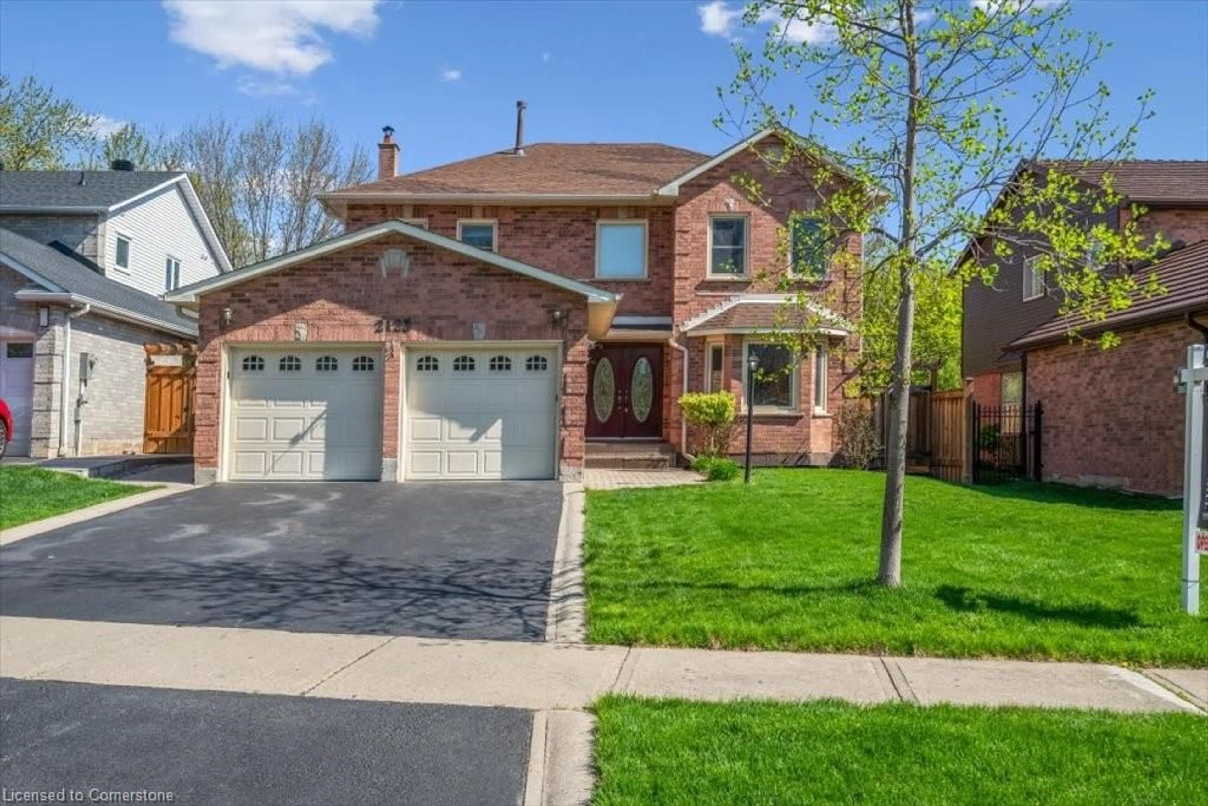 Home with brick exterior material, street for 2123 Mayflower Blvd, Oakville Ontario L6H 4E6