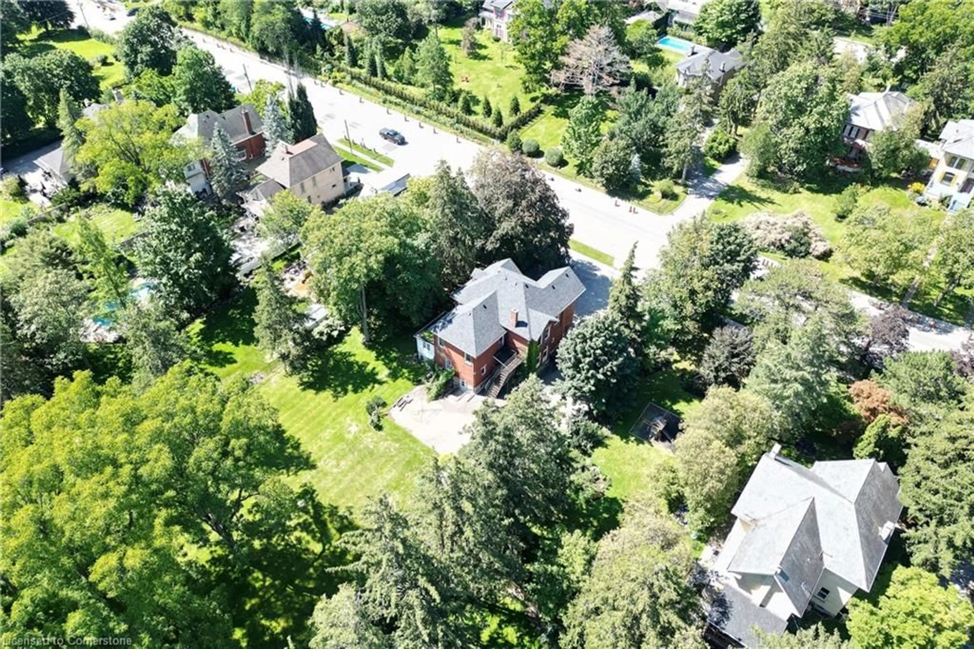 A pic from outside/outdoor area/front of a property/back of a property/a pic from drone, street for 199 Grand River St, Paris Ontario N3L 2N2