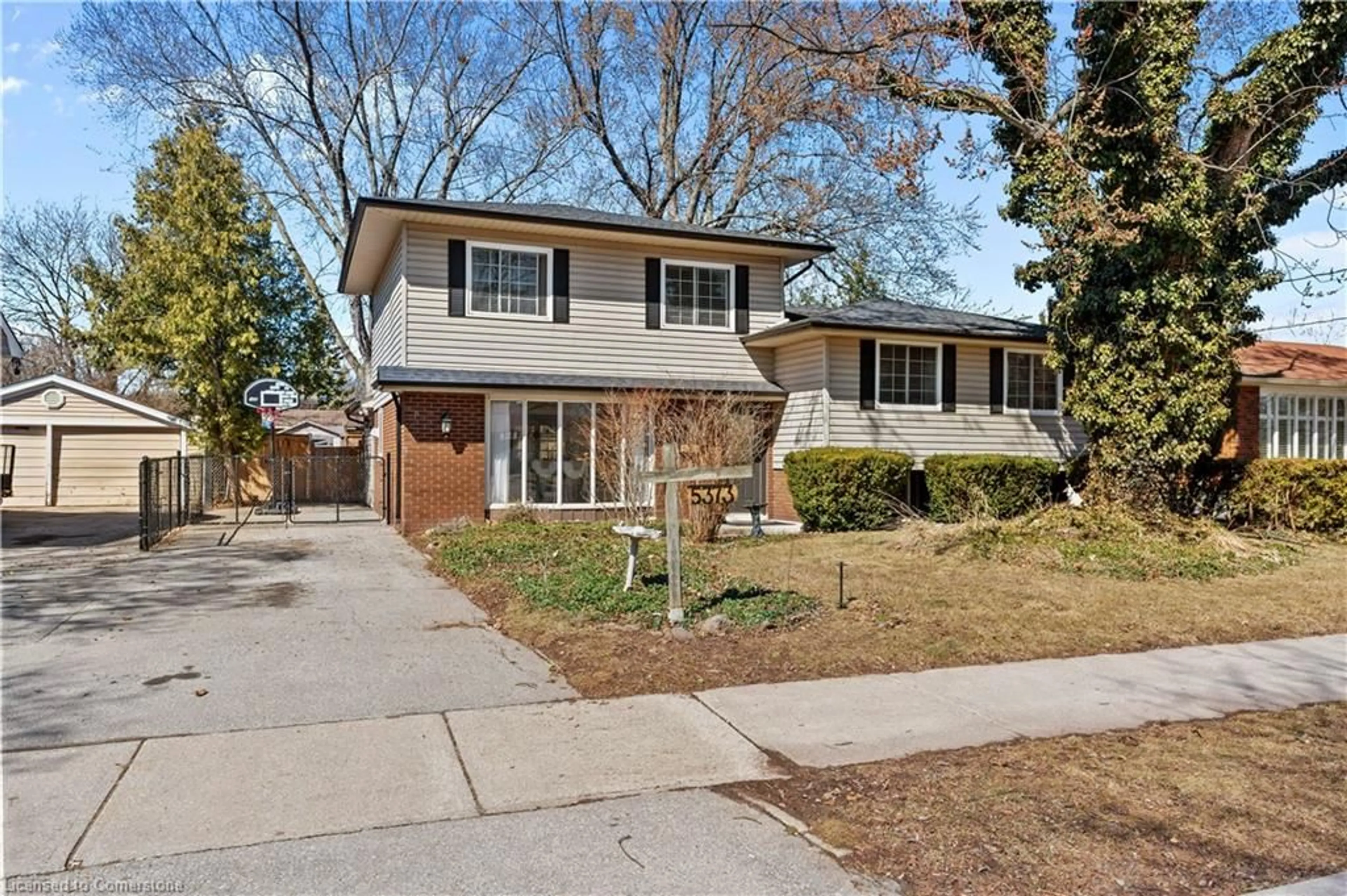 Home with brick exterior material, street for 5373 Spruce Ave, Burlington Ontario L7L 1N8