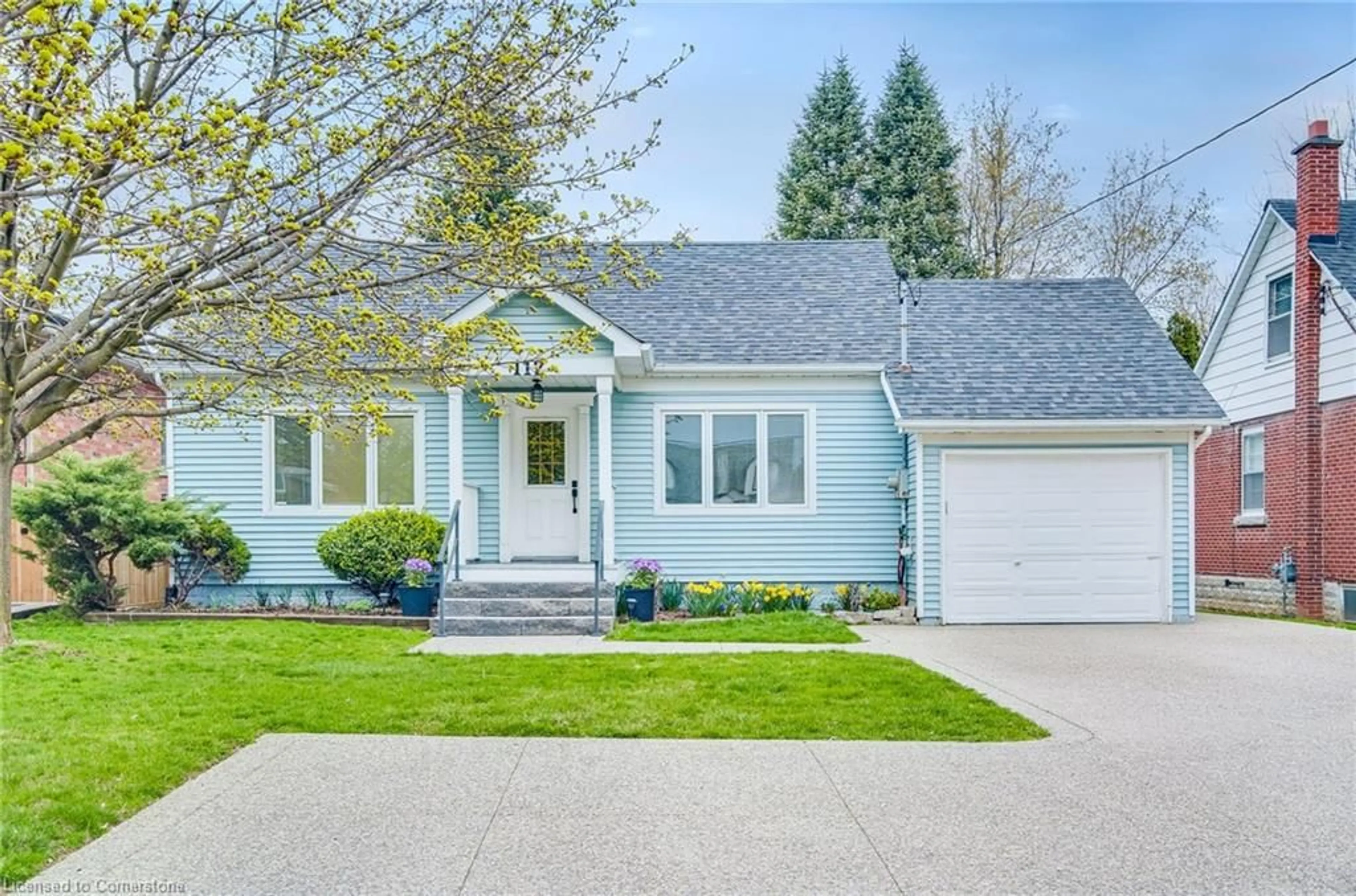 Home with vinyl exterior material, street for 112 Rymal Rd, Hamilton Ontario L9B 1B8