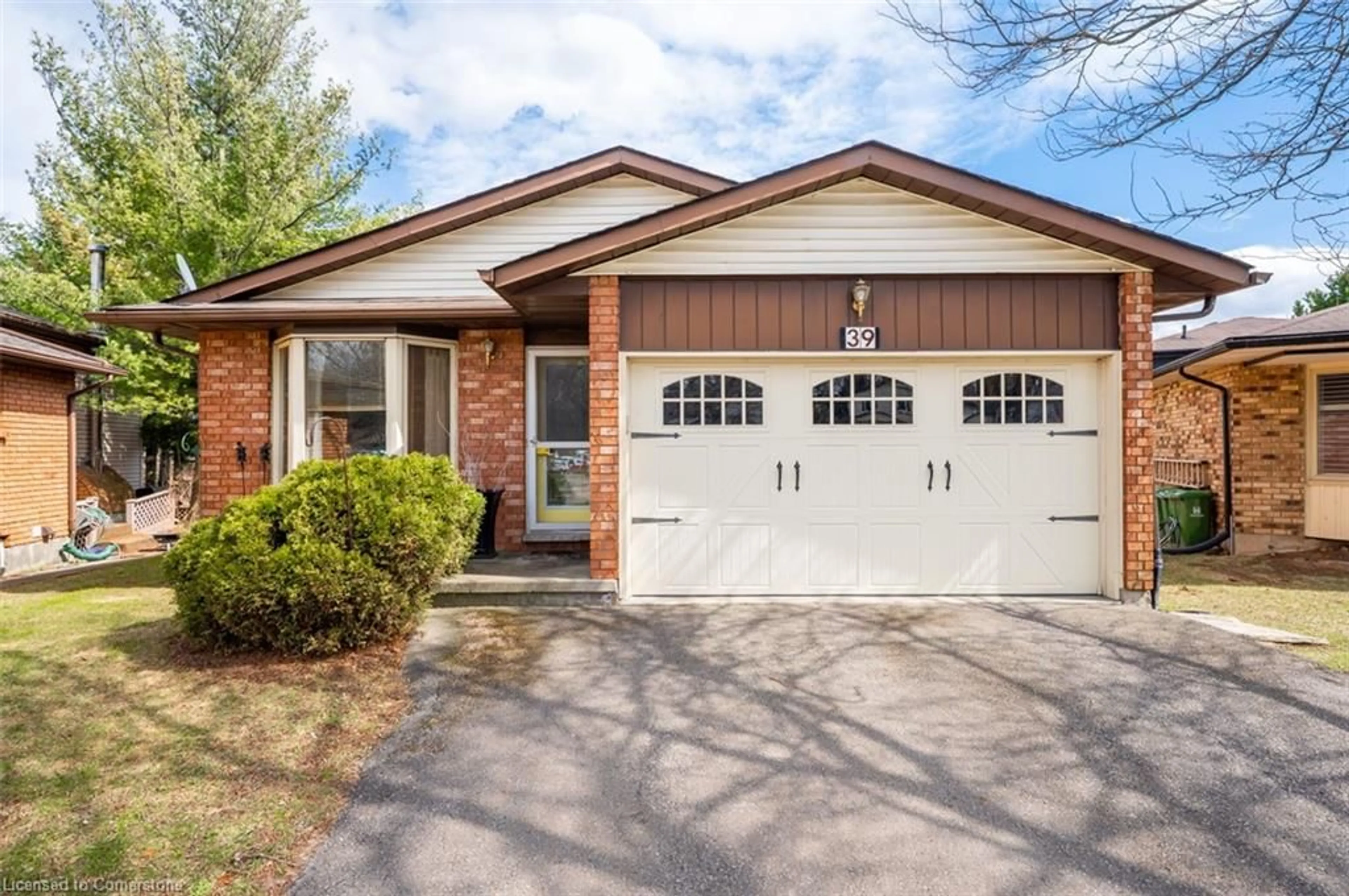 Home with brick exterior material, street for 39 Bloomsbury Crt, Ancaster Ontario L9G 4L6