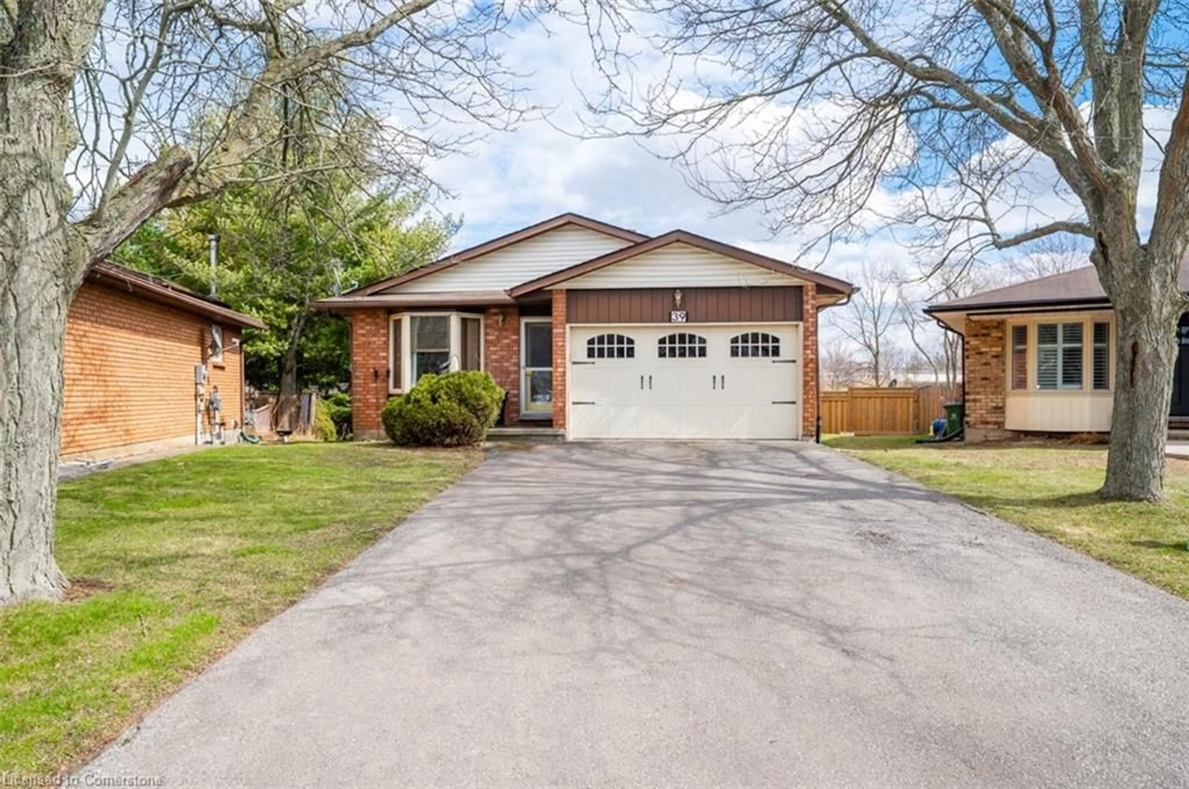 Home with brick exterior material, street for 39 Bloomsbury Crt, Ancaster Ontario L9G 4L6