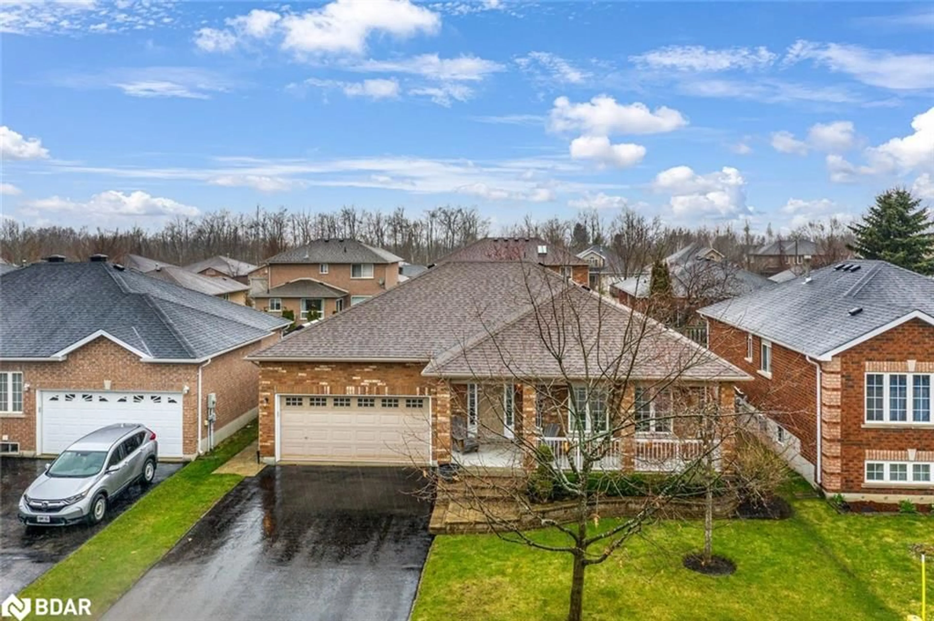 A pic from outside/outdoor area/front of a property/back of a property/a pic from drone, street for 16 Player Dr, Barrie Ontario L4M 6W1