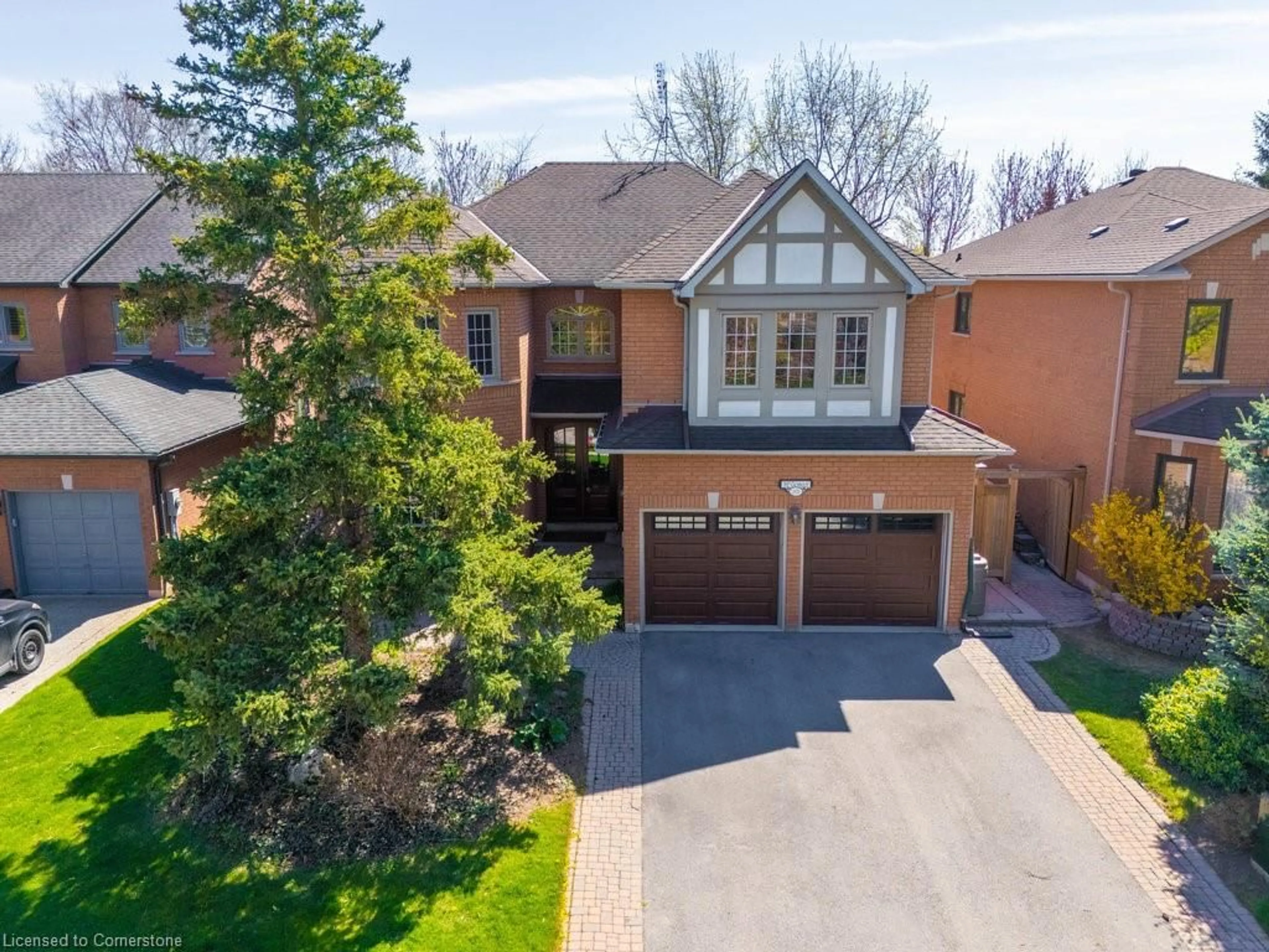 A pic from outside/outdoor area/front of a property/back of a property/a pic from drone, street for 391 March Cres, Oakville Ontario L6H 5X7