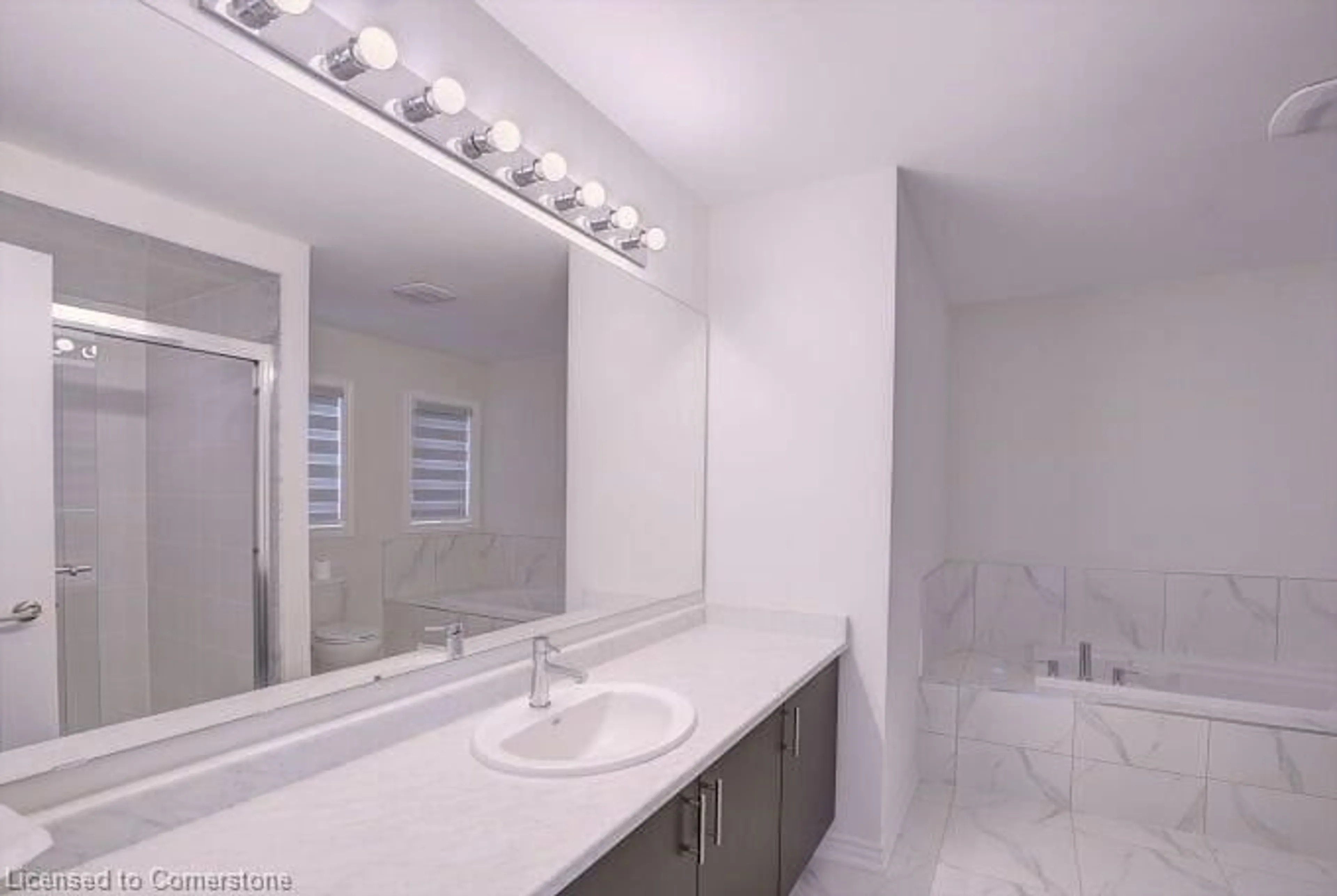 Standard bathroom, ceramic/tile floor for 33 Gilham Way, Paris Ontario N0E 1N0