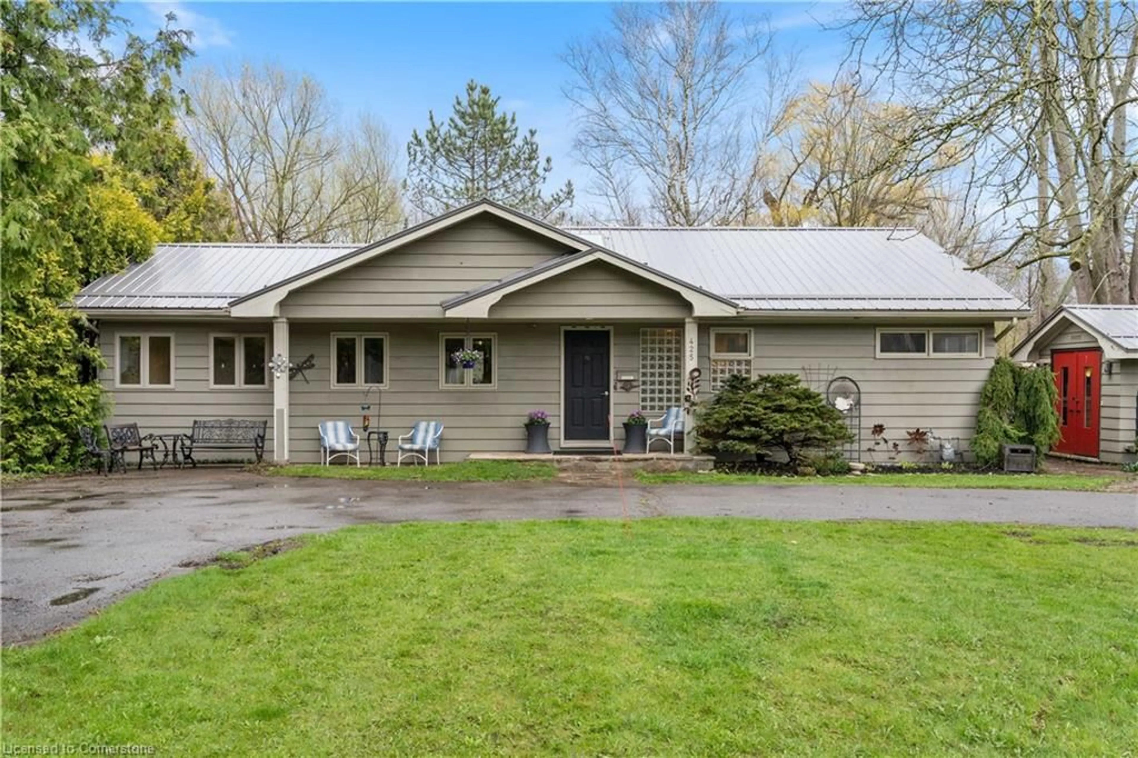 Home with vinyl exterior material, street for 425 Norfolk St, Simcoe Ontario N3Y 2V4