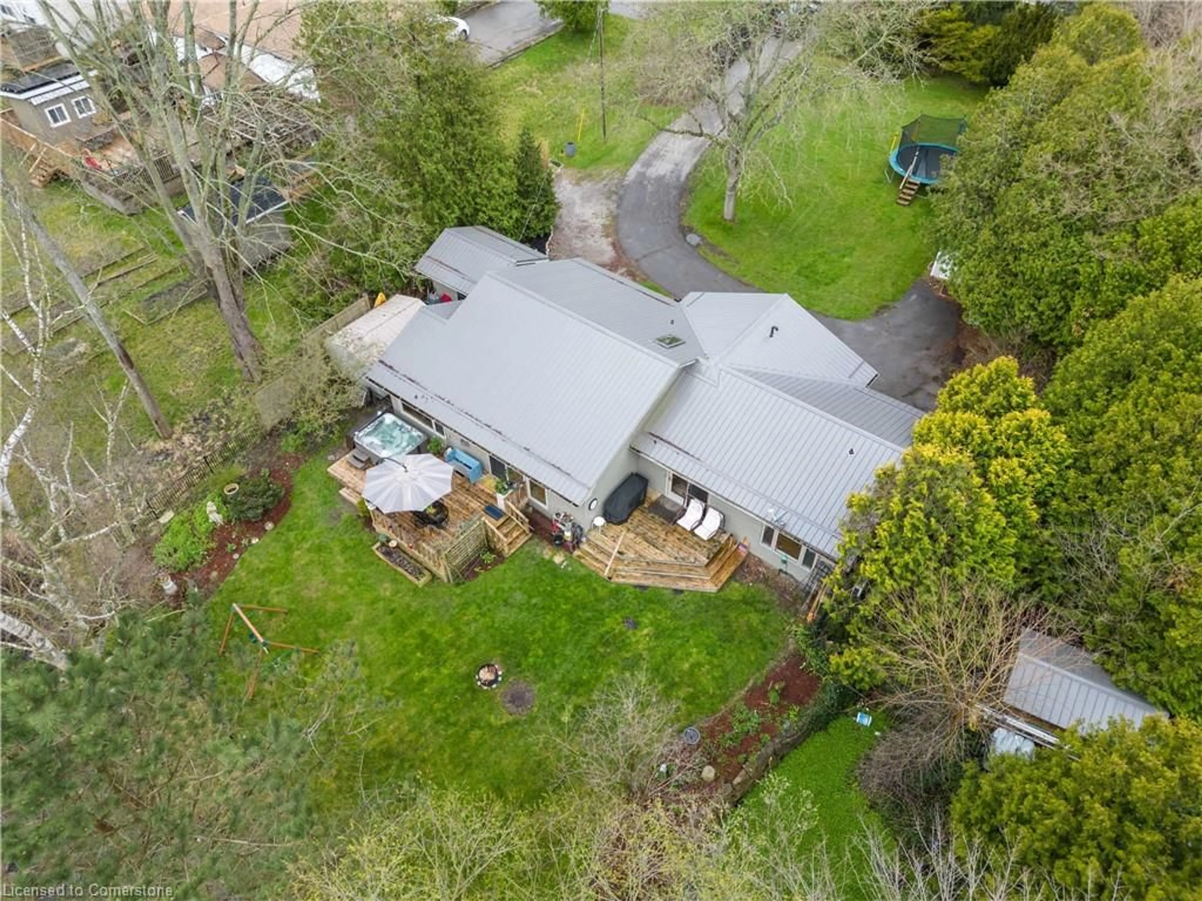 A pic from outside/outdoor area/front of a property/back of a property/a pic from drone, street for 425 Norfolk St, Simcoe Ontario N3Y 2V4