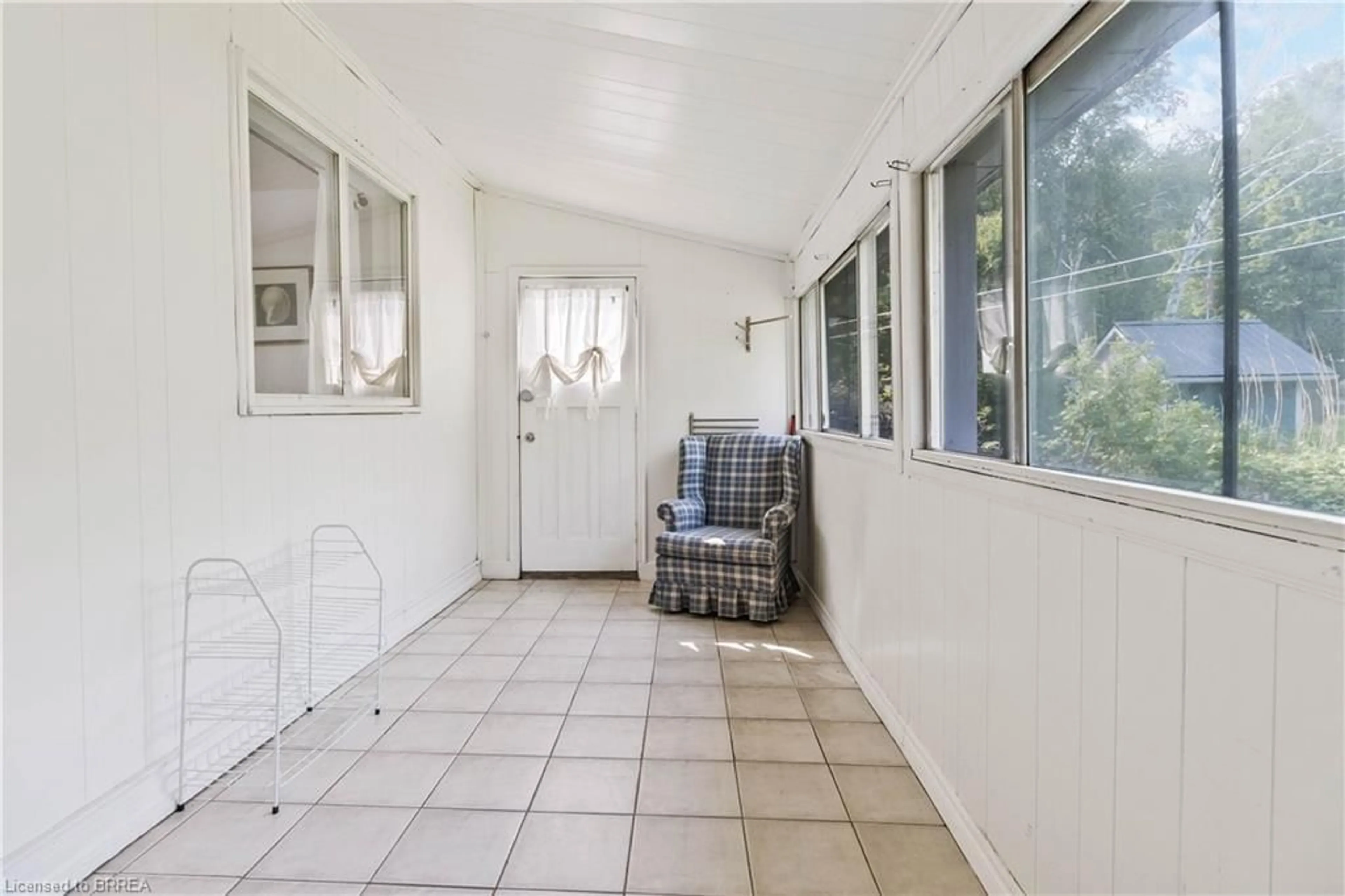 Indoor foyer for 21 Head St, Turkey Point Ontario N0E 1W0