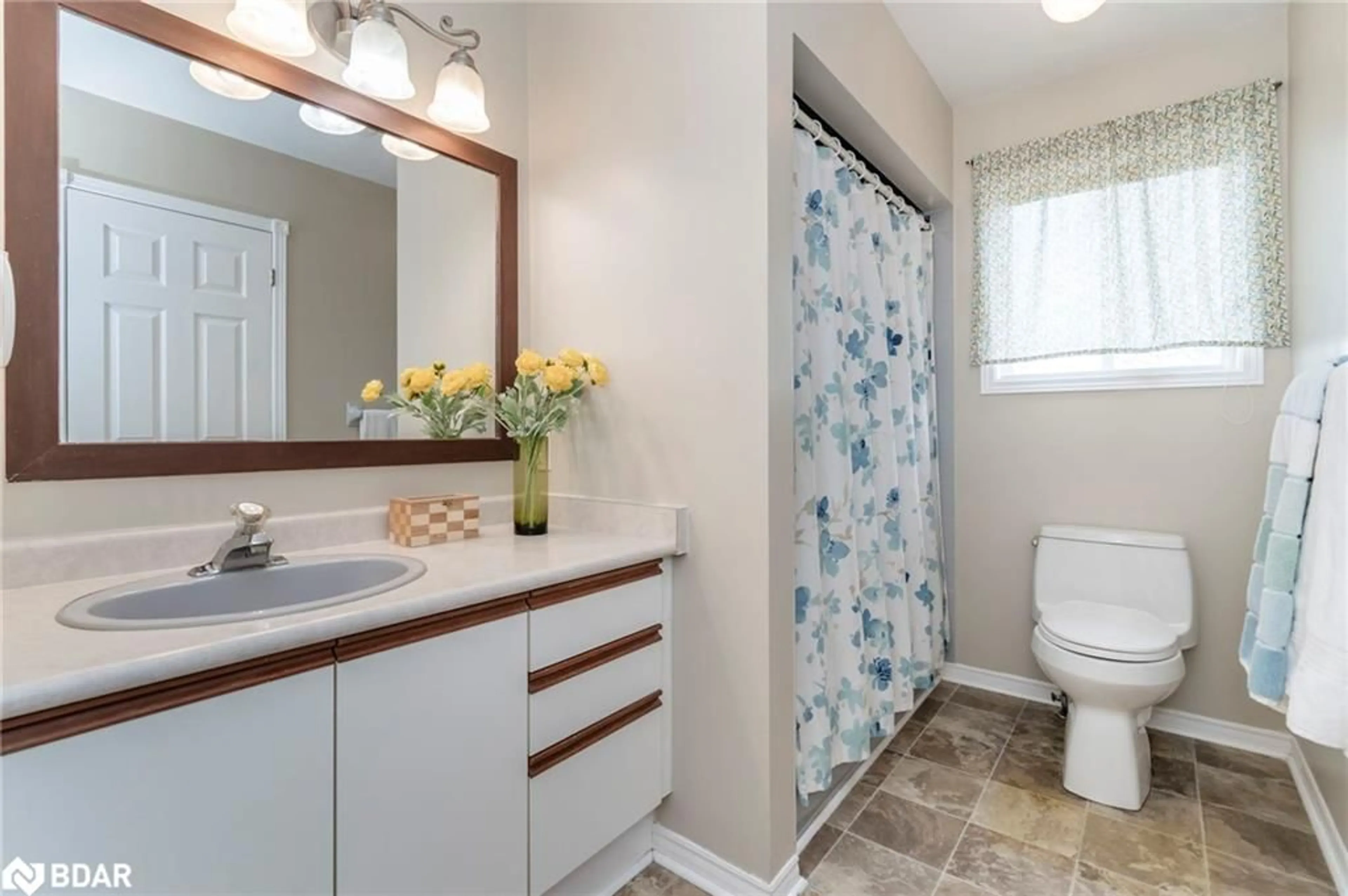 Standard bathroom, ceramic/tile floor for 14 Glenview Ave, Elmvale Ontario L0L 1P0